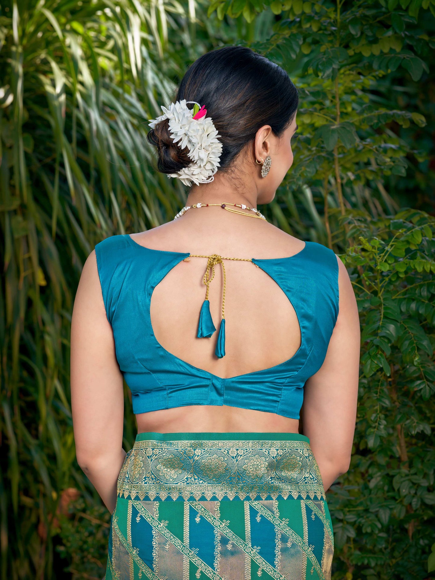 MANOHARI Banarasi Silk Blend Jacquard Work Saree - Turquoise