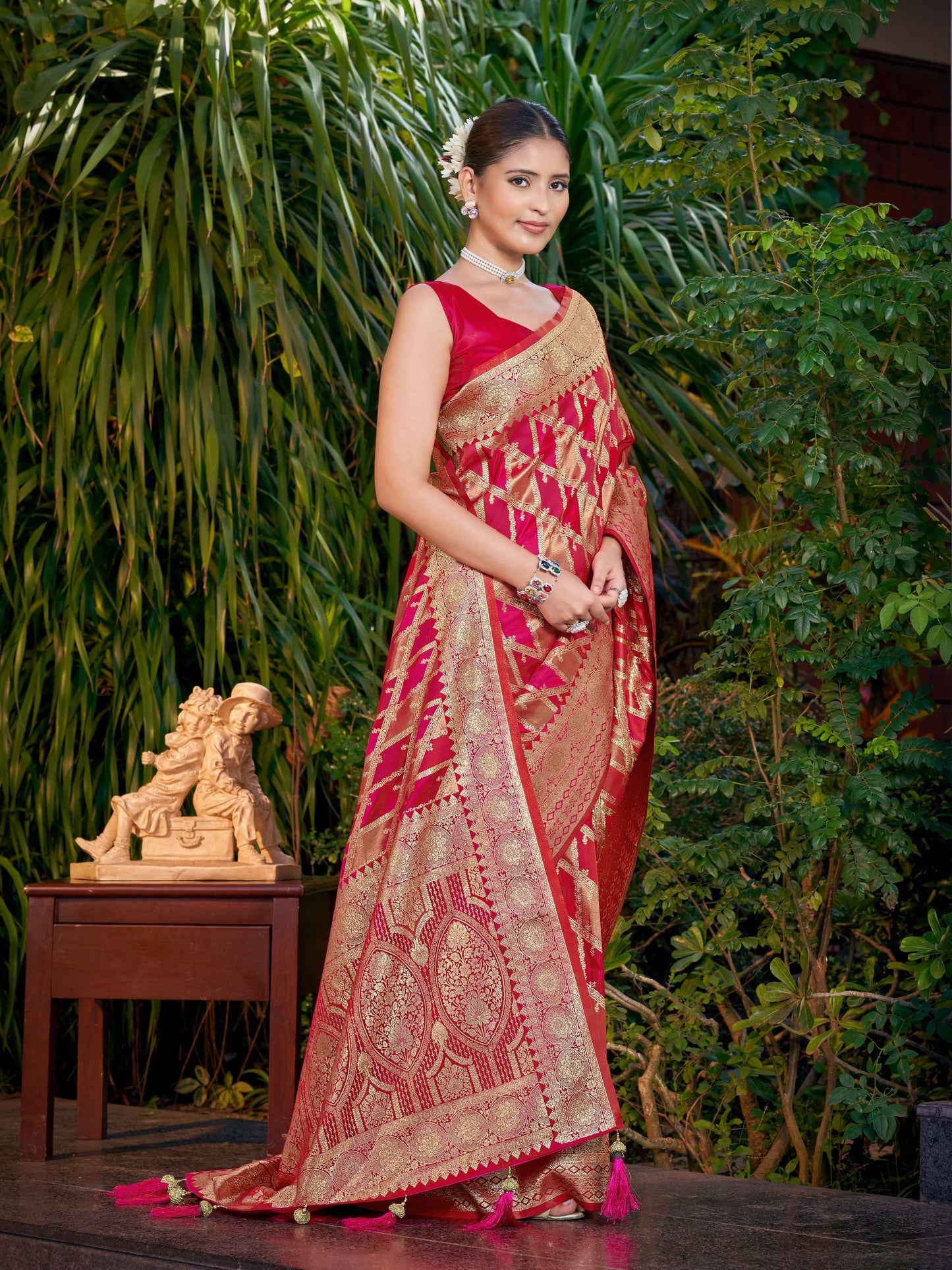 MANOHARI Banarasi Silk Blend Jacquard Work Saree - Pink