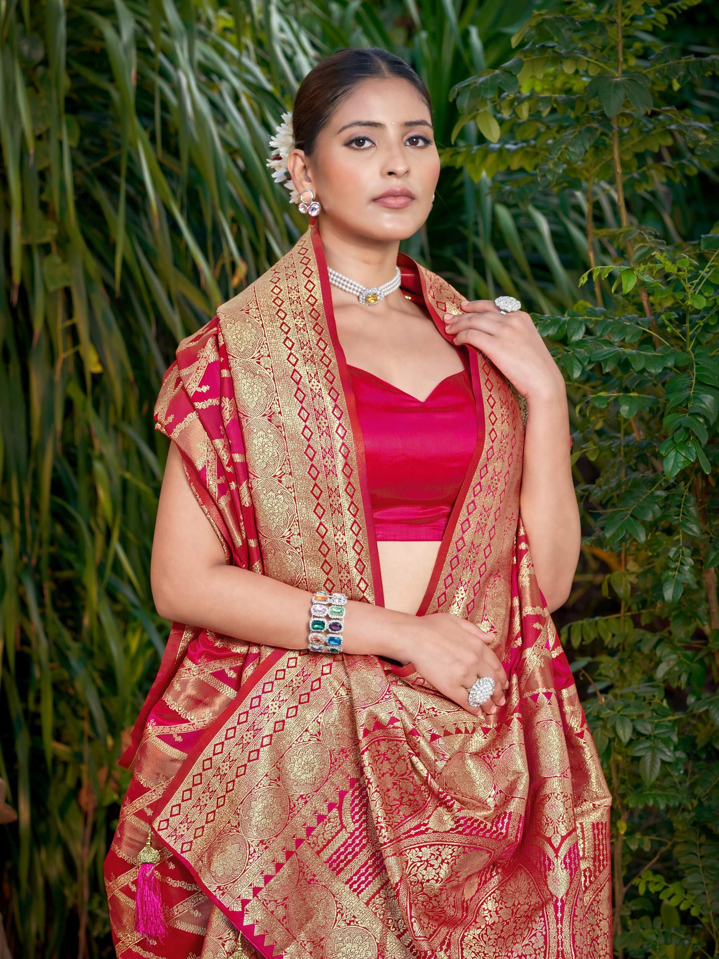 MANOHARI Banarasi Silk Blend Jacquard Work Saree - Pink
