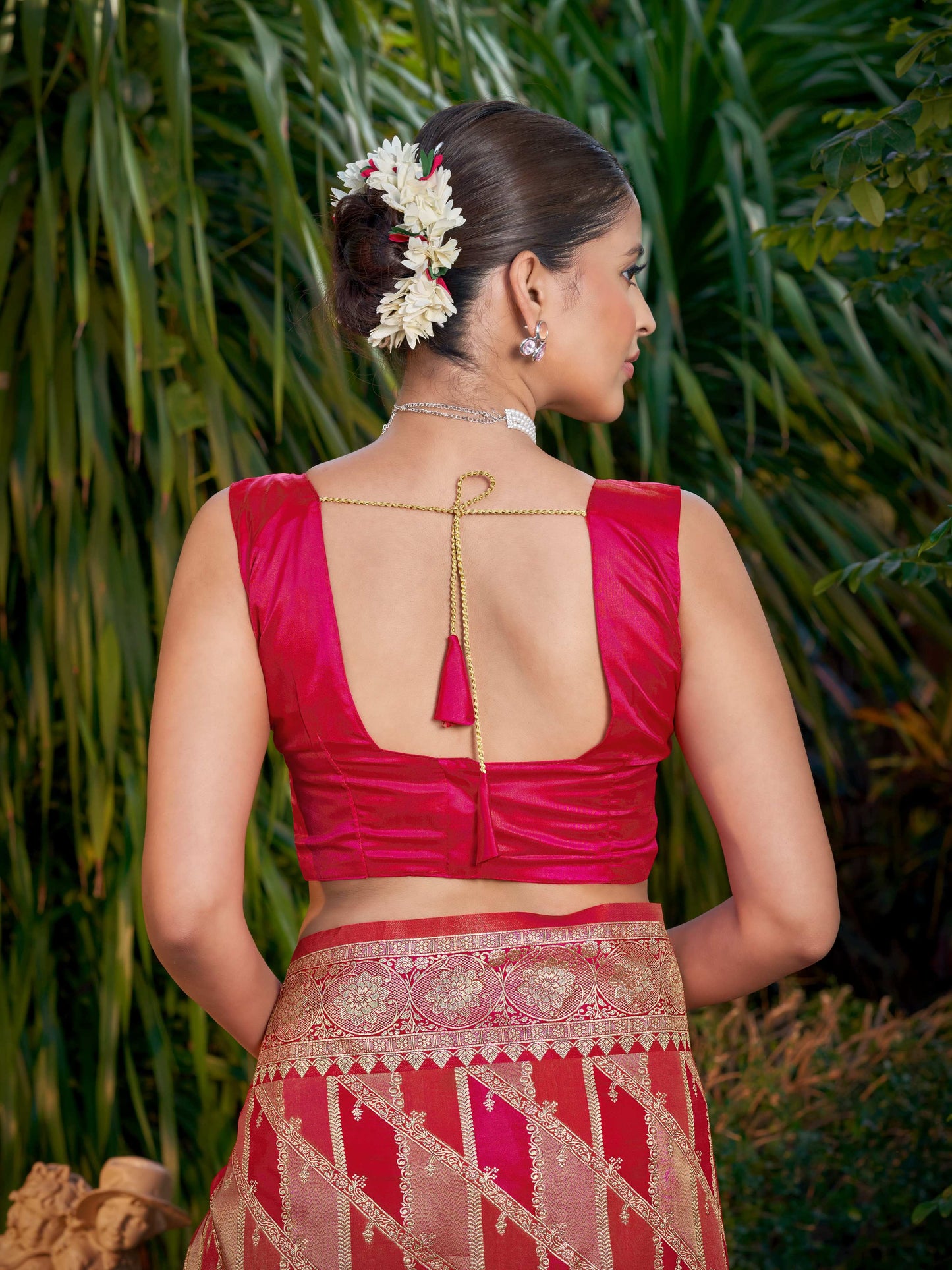 MANOHARI Banarasi Silk Blend Jacquard Work Saree - Pink