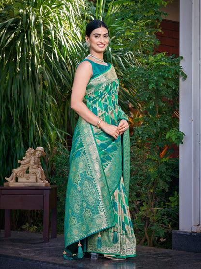 MANOHARI Banarasi Silk Blend Jacquard Work Saree - Green