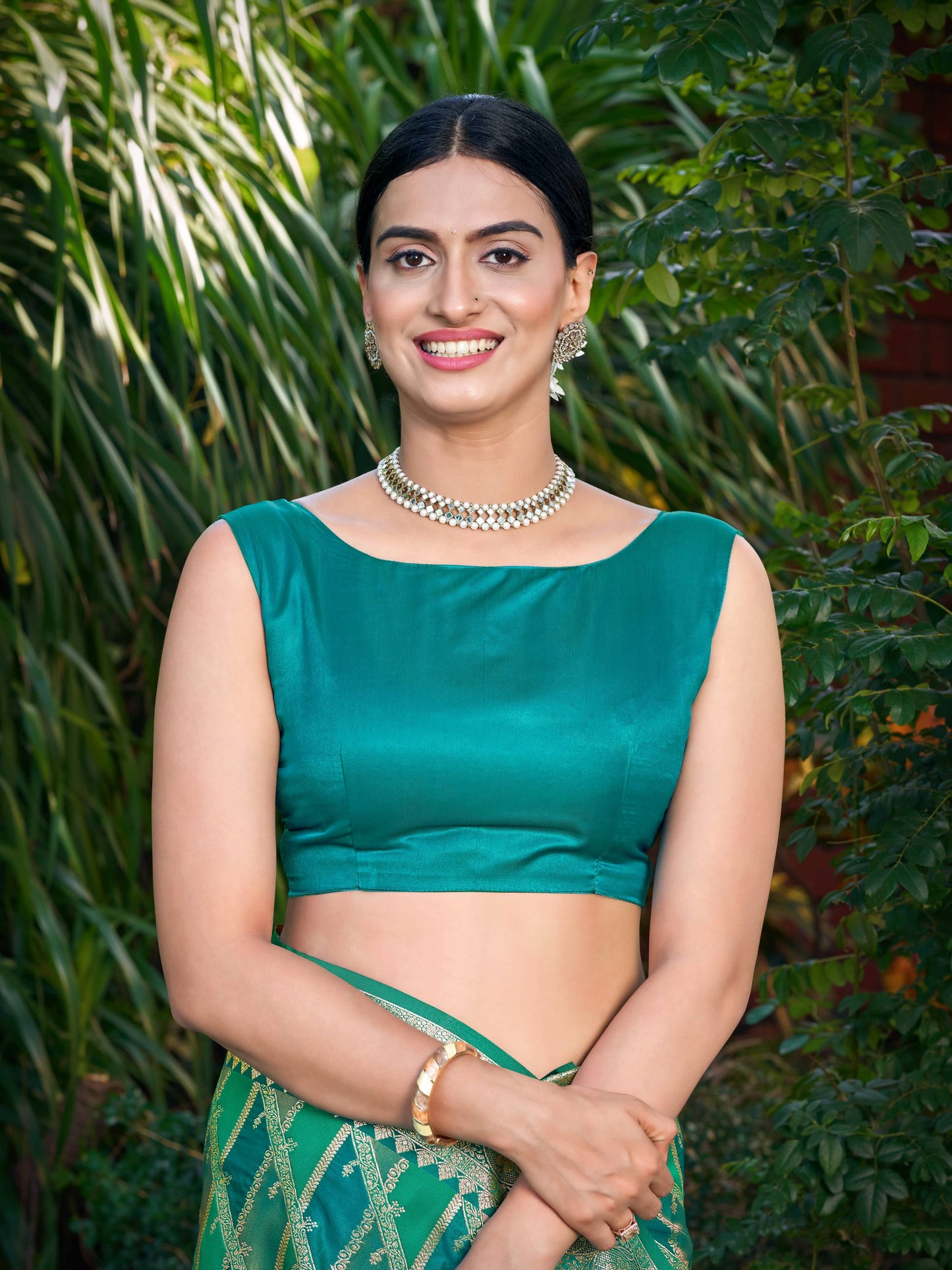 MANOHARI Banarasi Silk Blend Jacquard Work Saree - Green