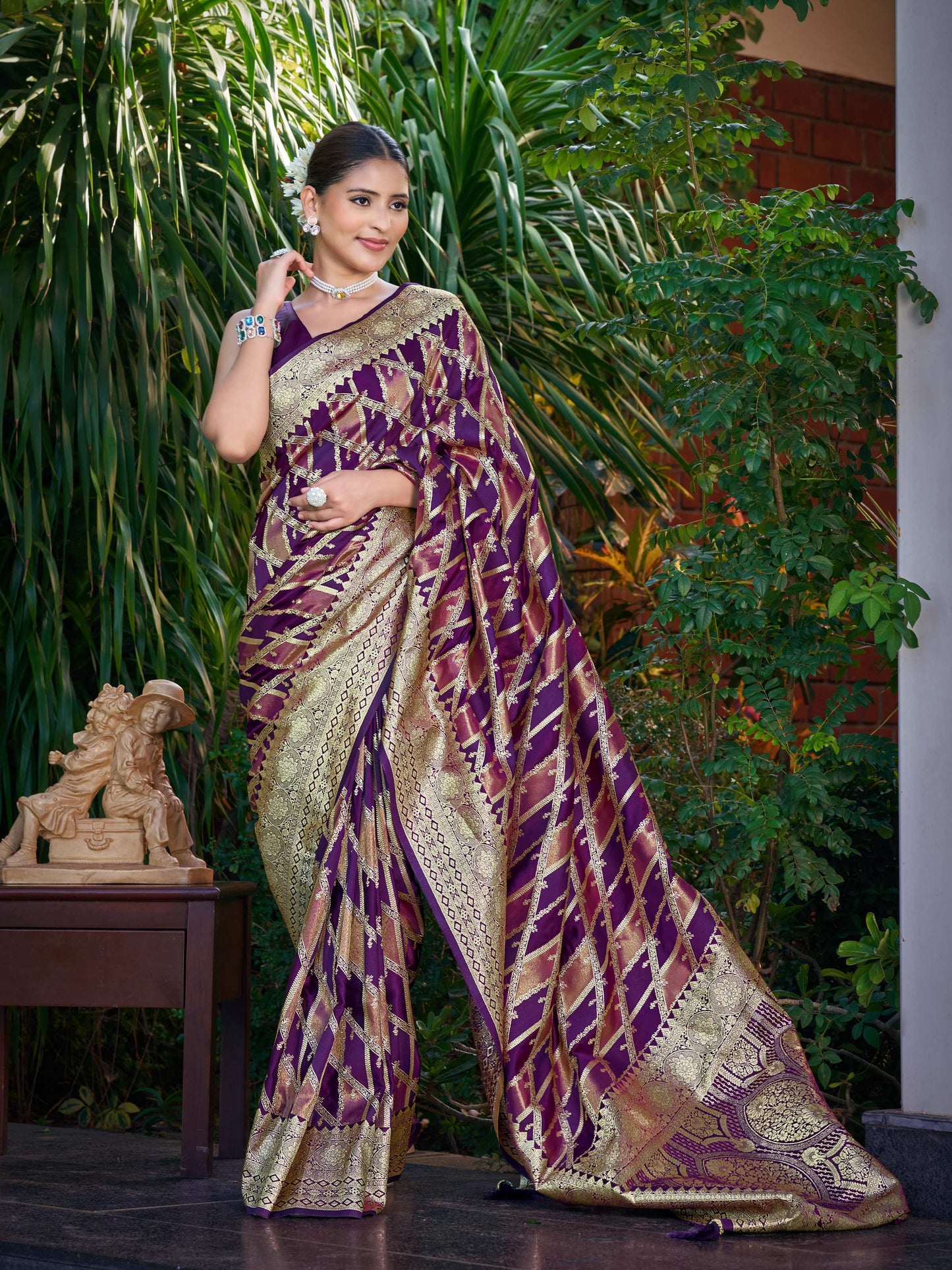 MANOHARI Banarasi Silk Blend Jacquard Work Saree - Purple