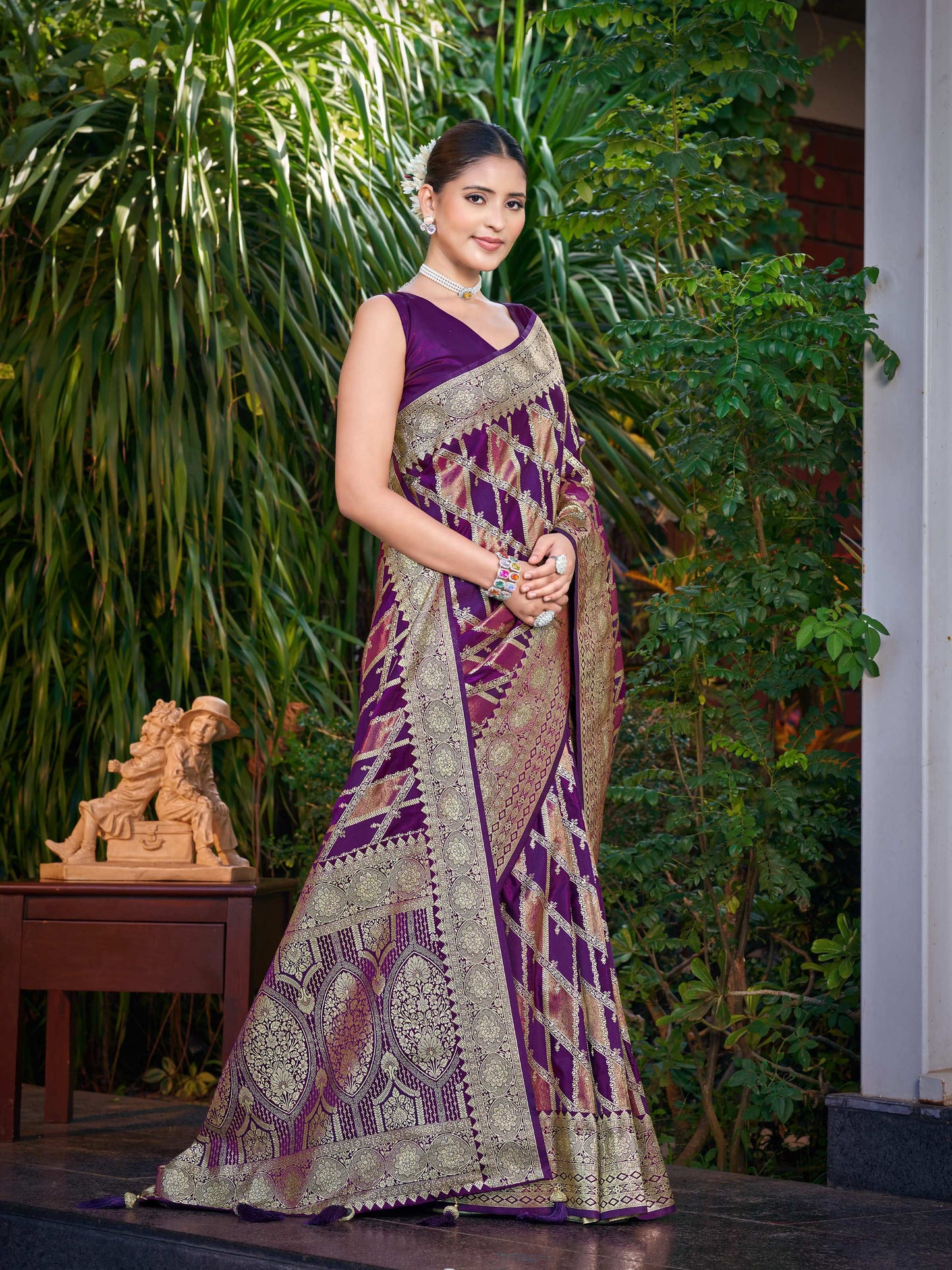 MANOHARI Banarasi Silk Blend Jacquard Work Saree - Purple