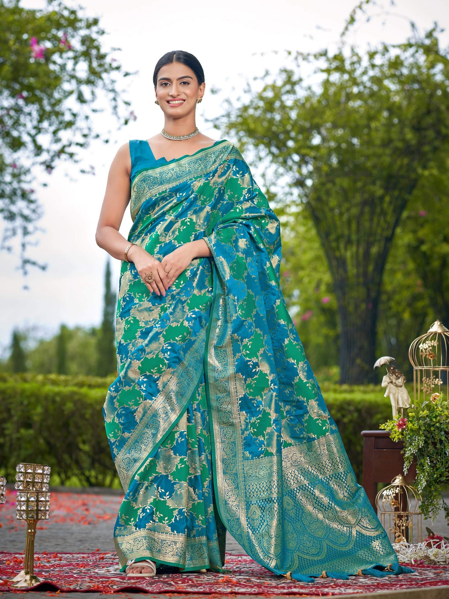 MANOHARI Banarasi Silk Blend Jacquard Work Saree - Turquoise