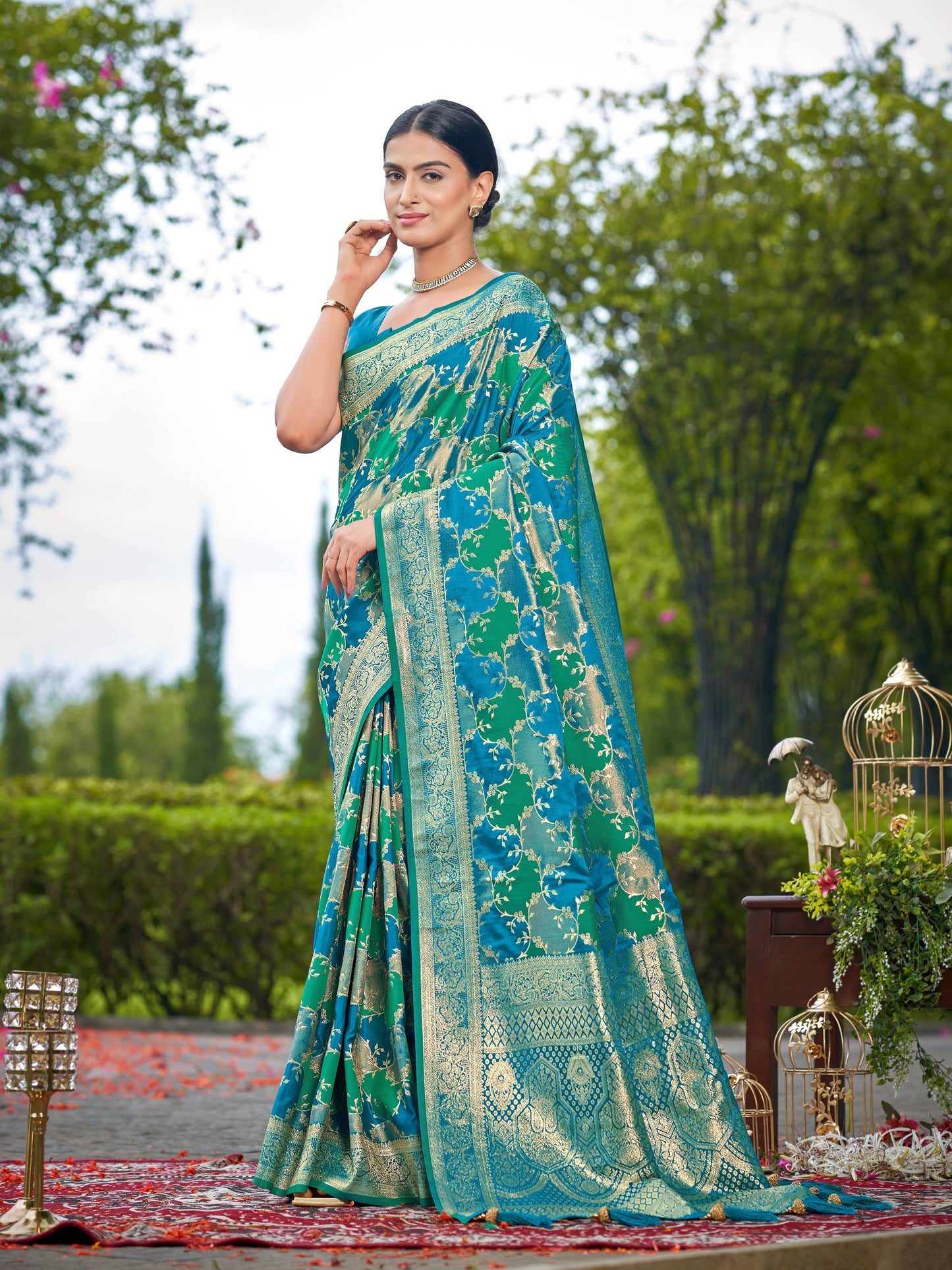 MANOHARI Banarasi Silk Blend Jacquard Work Saree - Turquoise