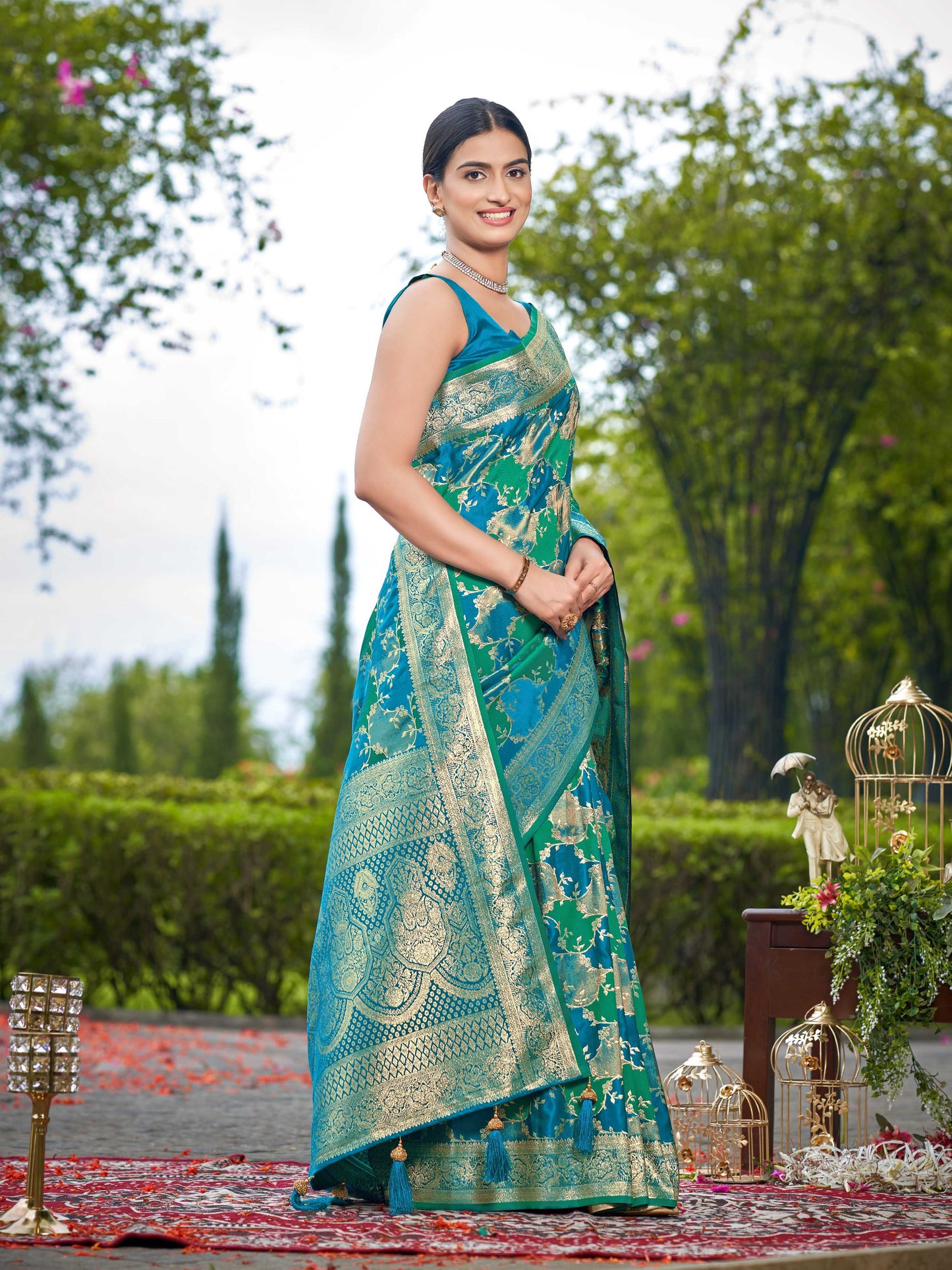 MANOHARI Banarasi Silk Blend Jacquard Work Saree - Turquoise