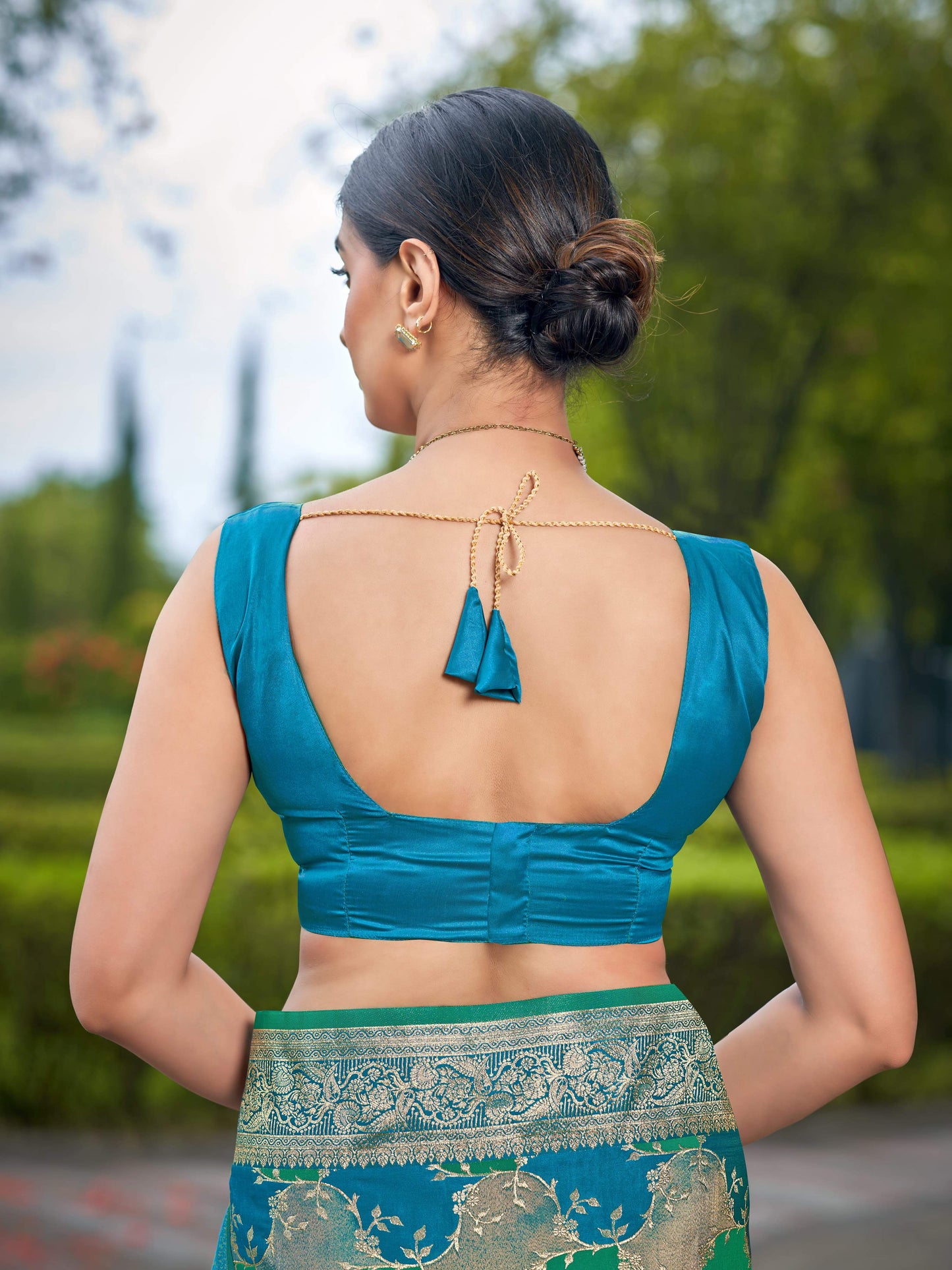MANOHARI Banarasi Silk Blend Jacquard Work Saree - Turquoise