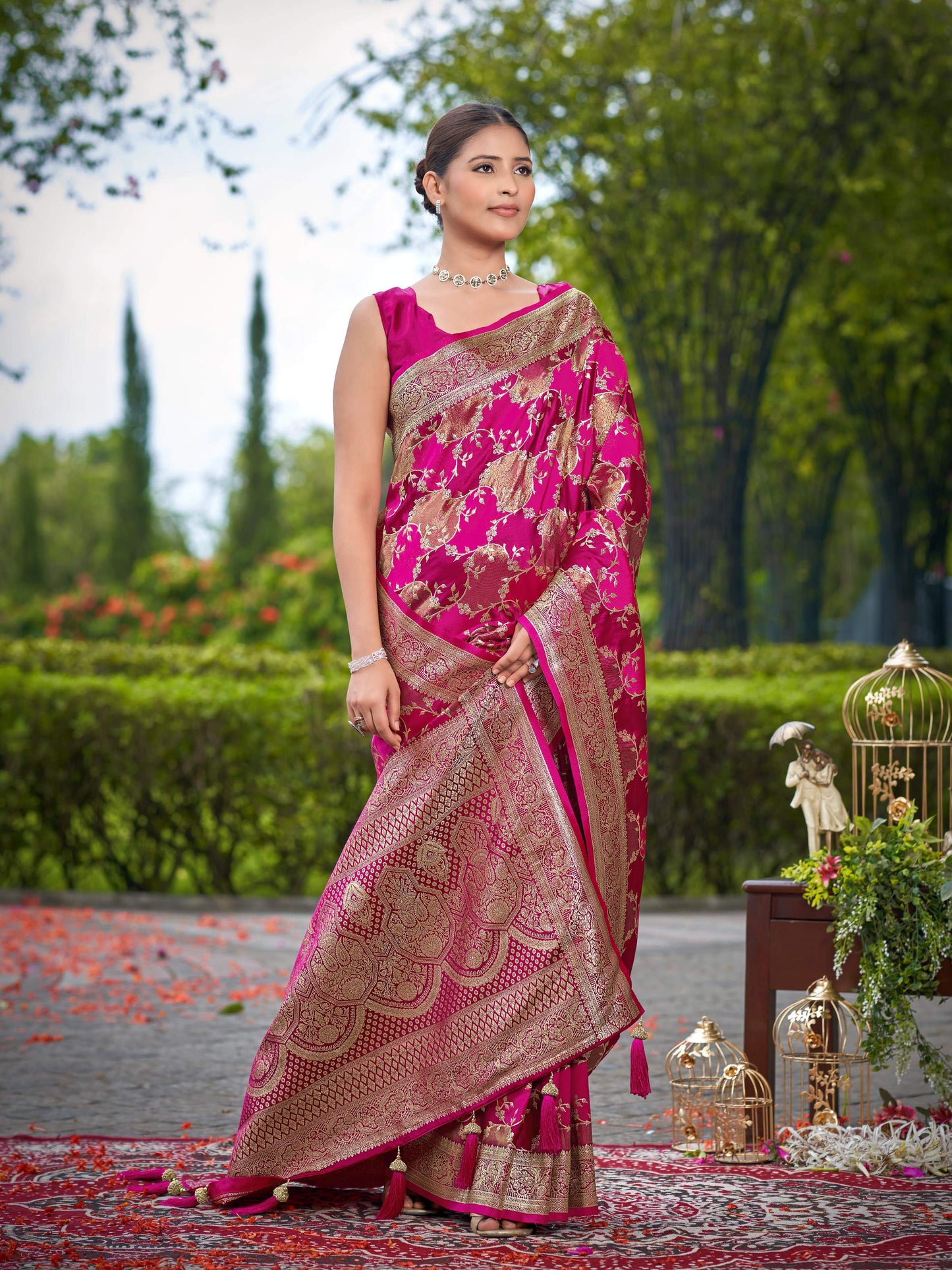 MANOHARI Banarasi Silk Blend Jacquard Work Saree - Pink