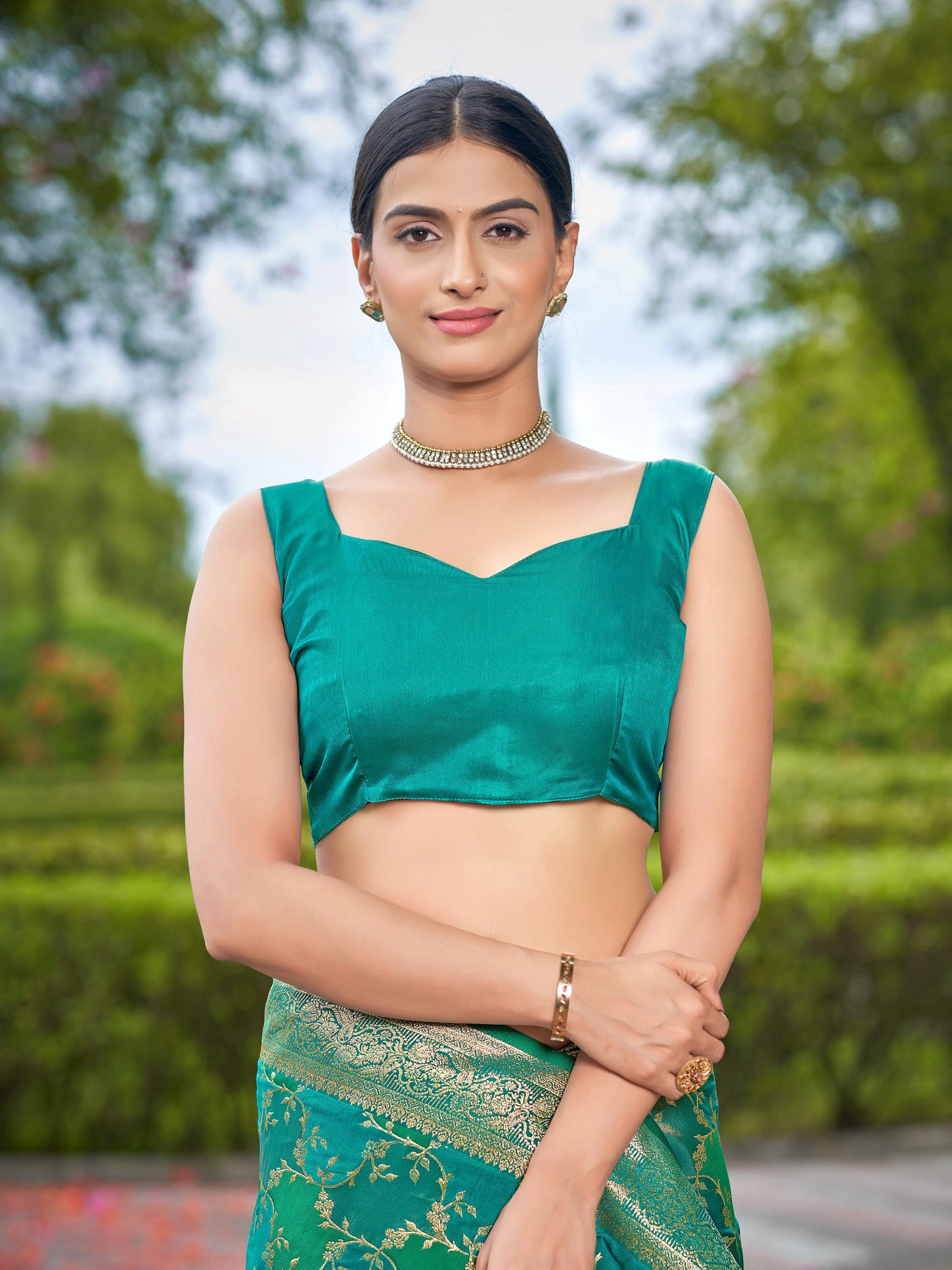 MANOHARI Banarasi Silk Blend Jacquard Work Saree - Green