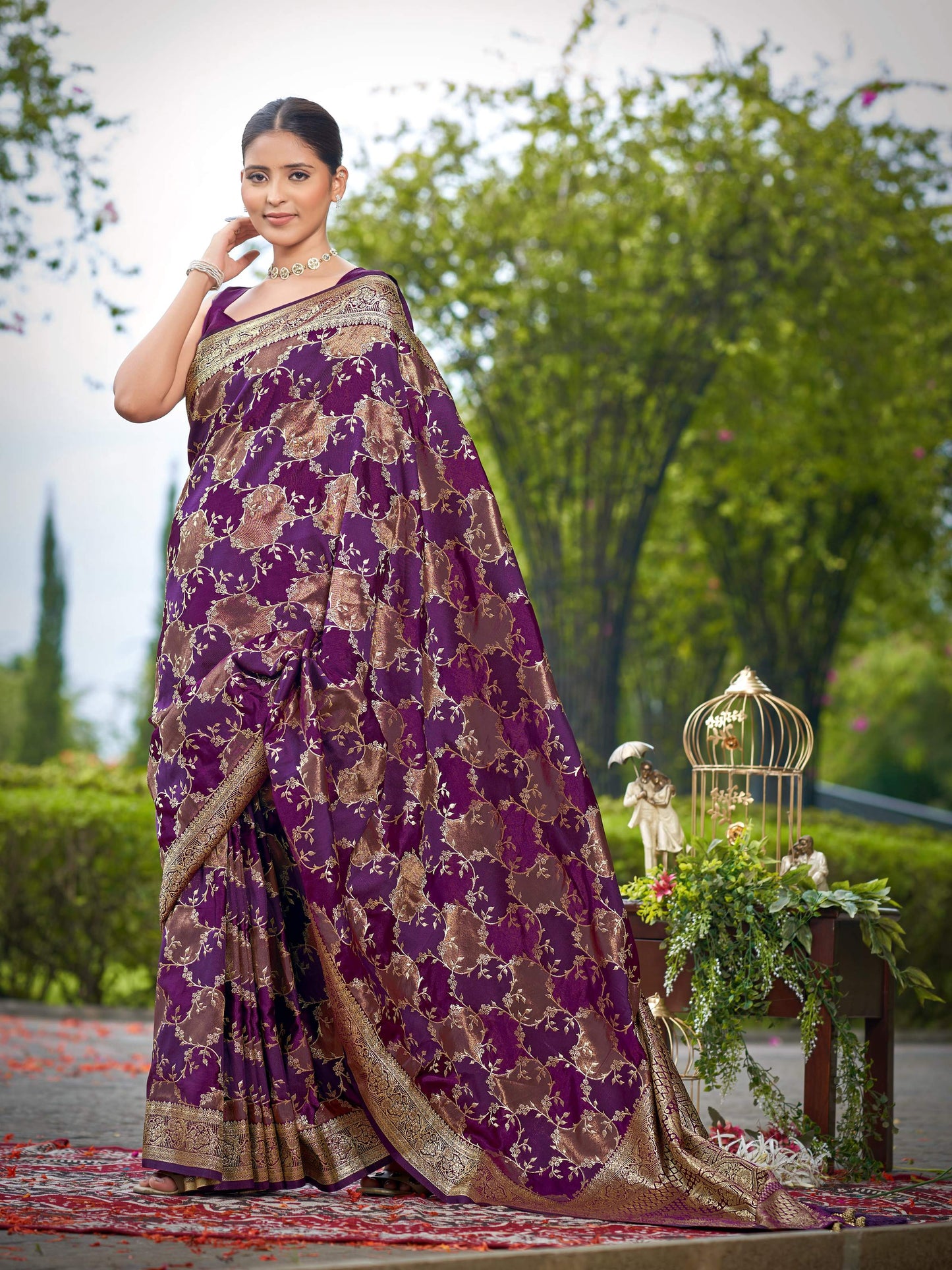 MANOHARI Banarasi Silk Blend Jacquard Work Saree - Purple