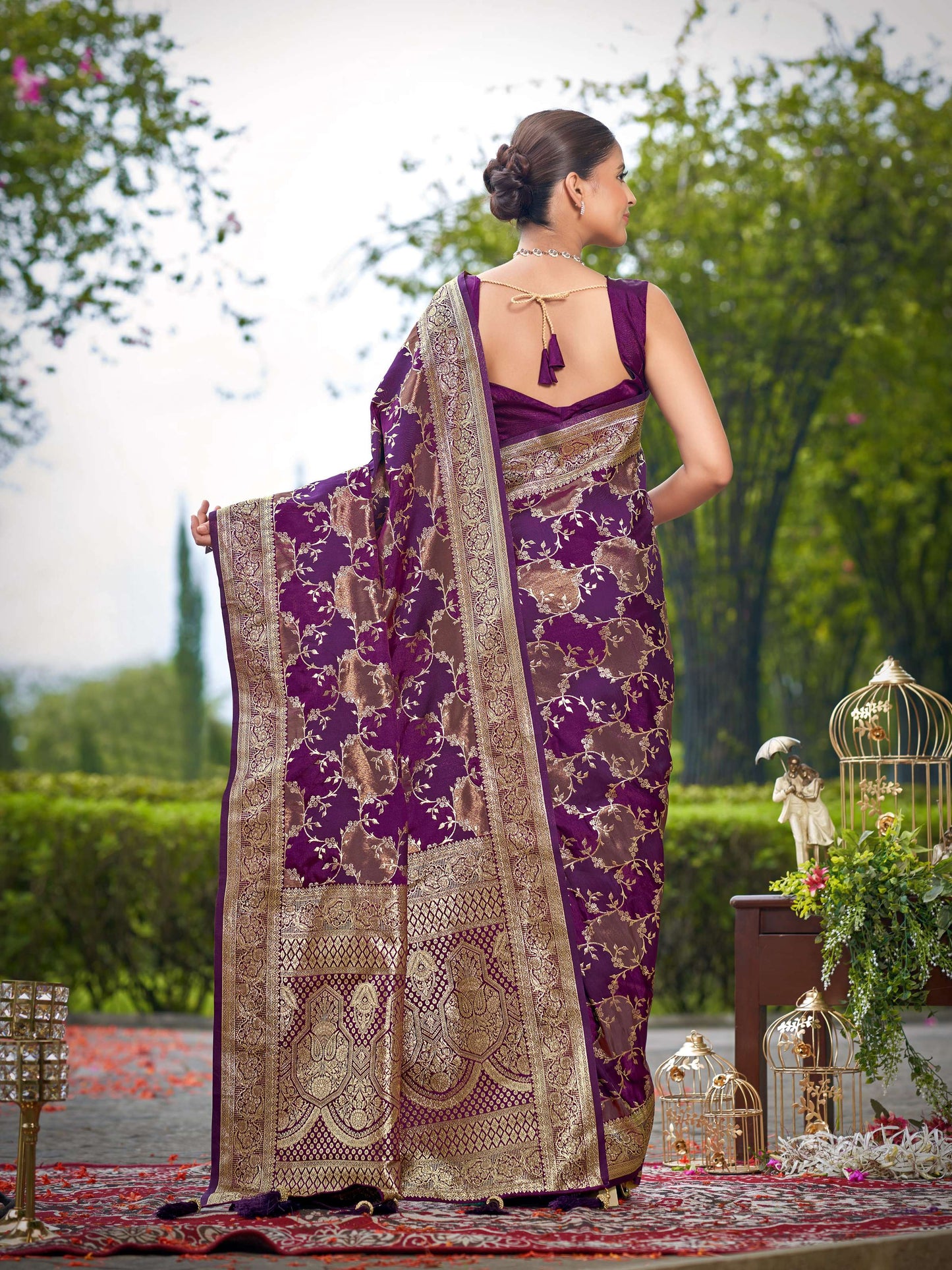 MANOHARI Banarasi Silk Blend Jacquard Work Saree - Purple