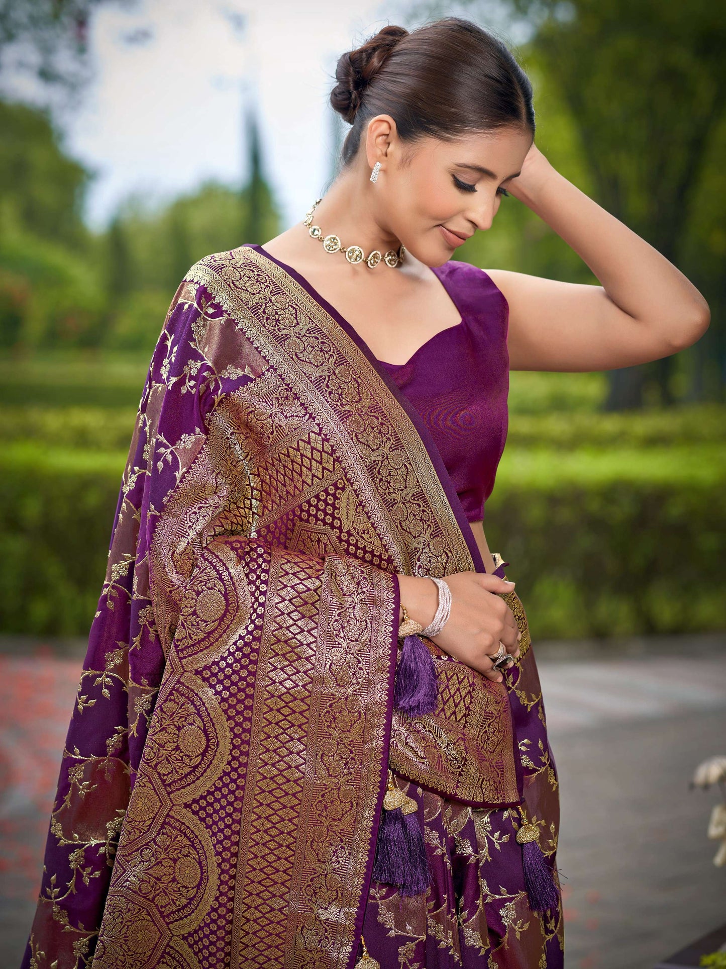 MANOHARI Banarasi Silk Blend Jacquard Work Saree - Purple