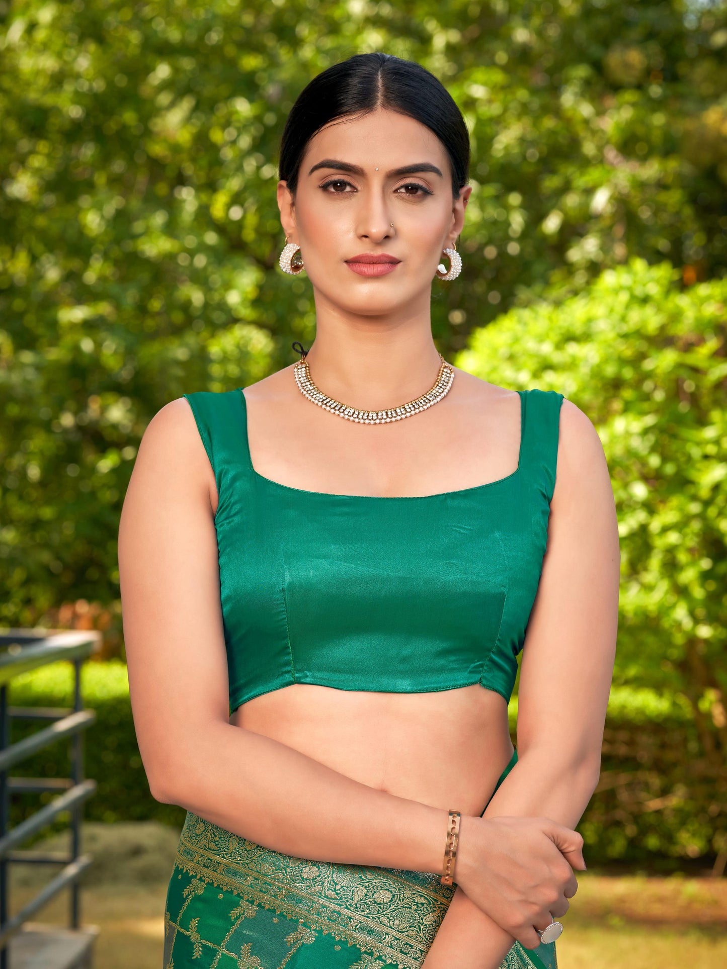 MANOHARI Banarasi Silk Blend Jacquard Work Saree - Green