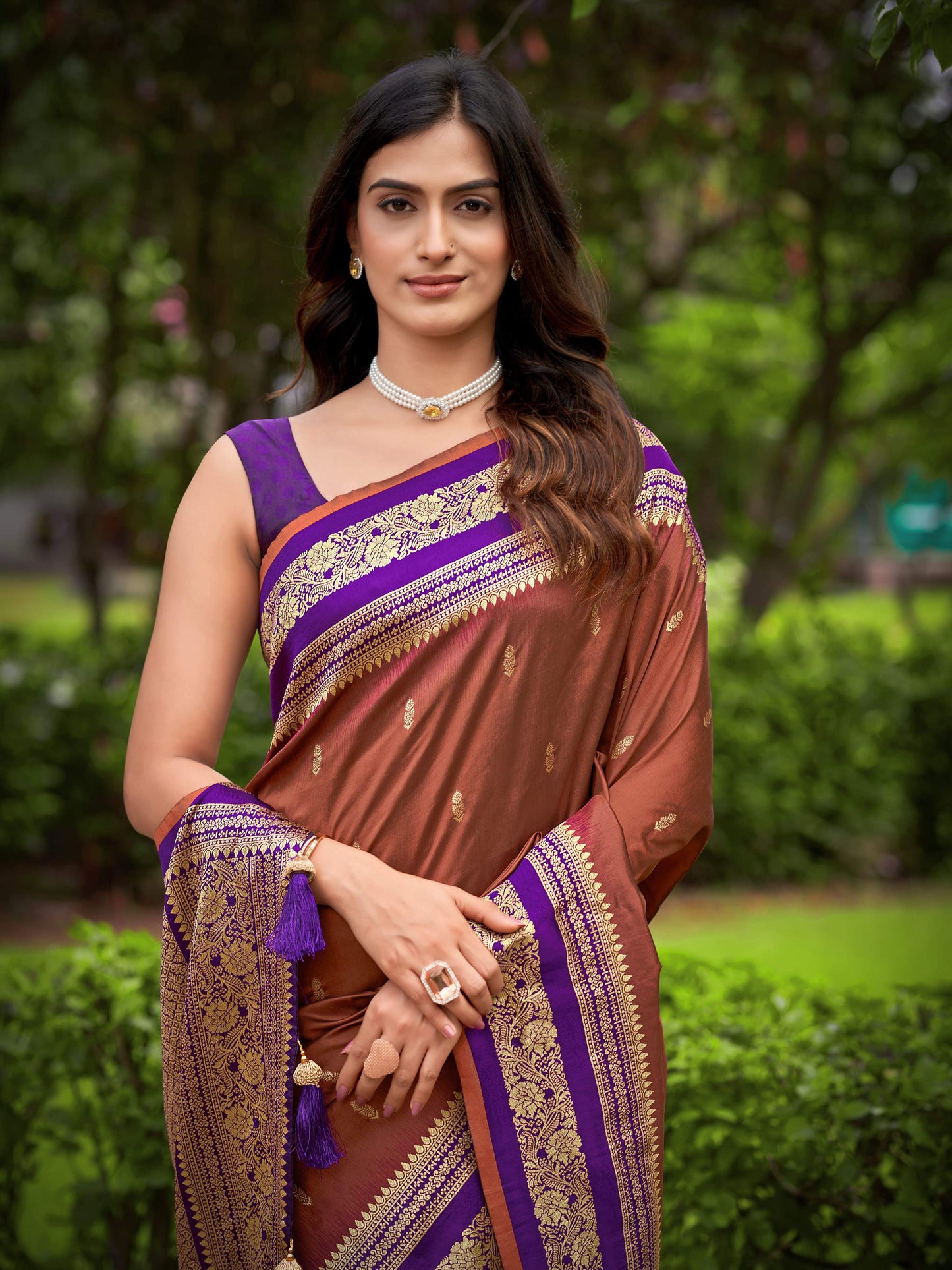 MANOHARI Banarasi Silk Blend Jacquard Work Saree - Brown