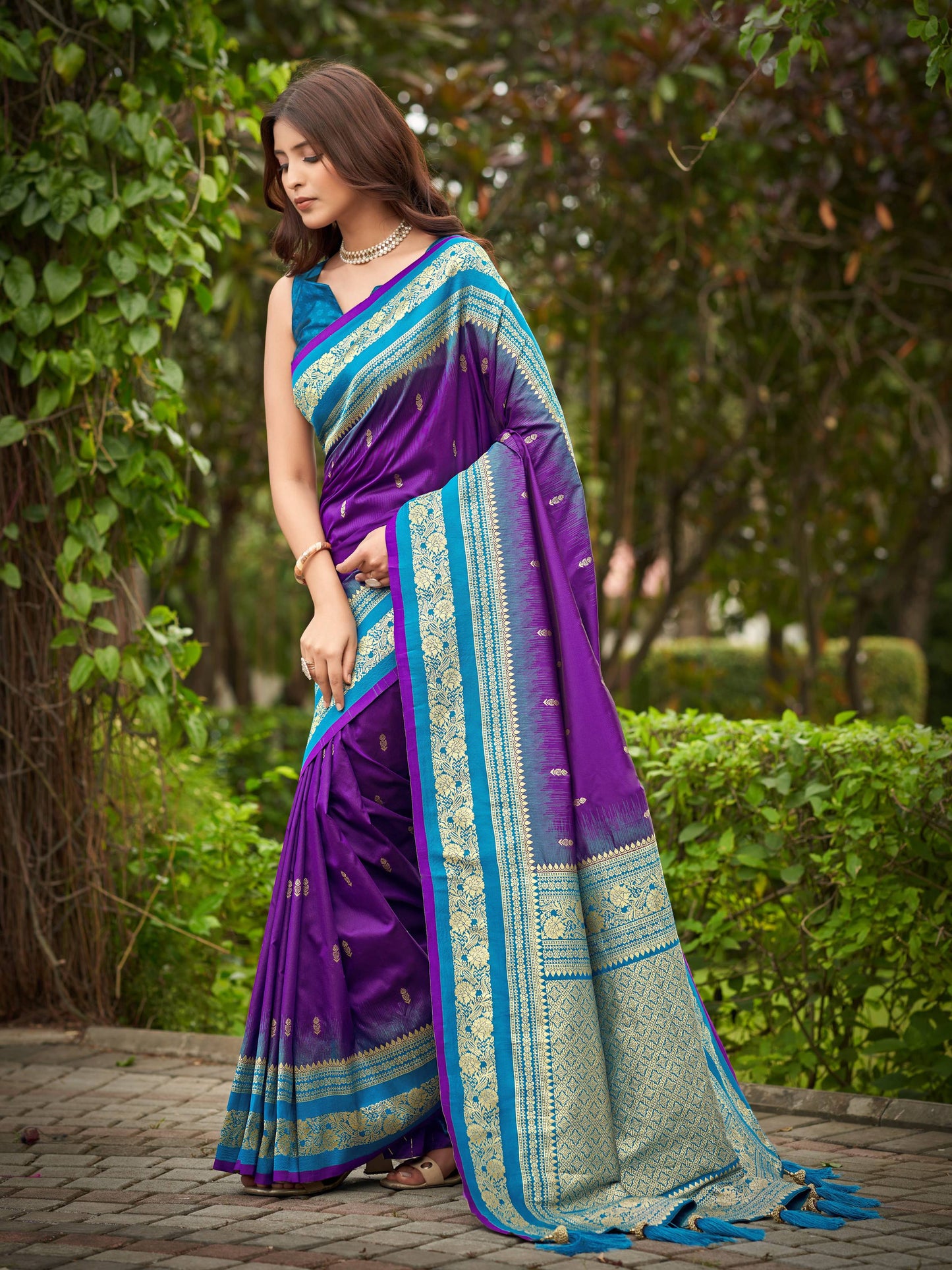 MANOHARI Banarasi Silk Blend Jacquard Work Saree - Purple