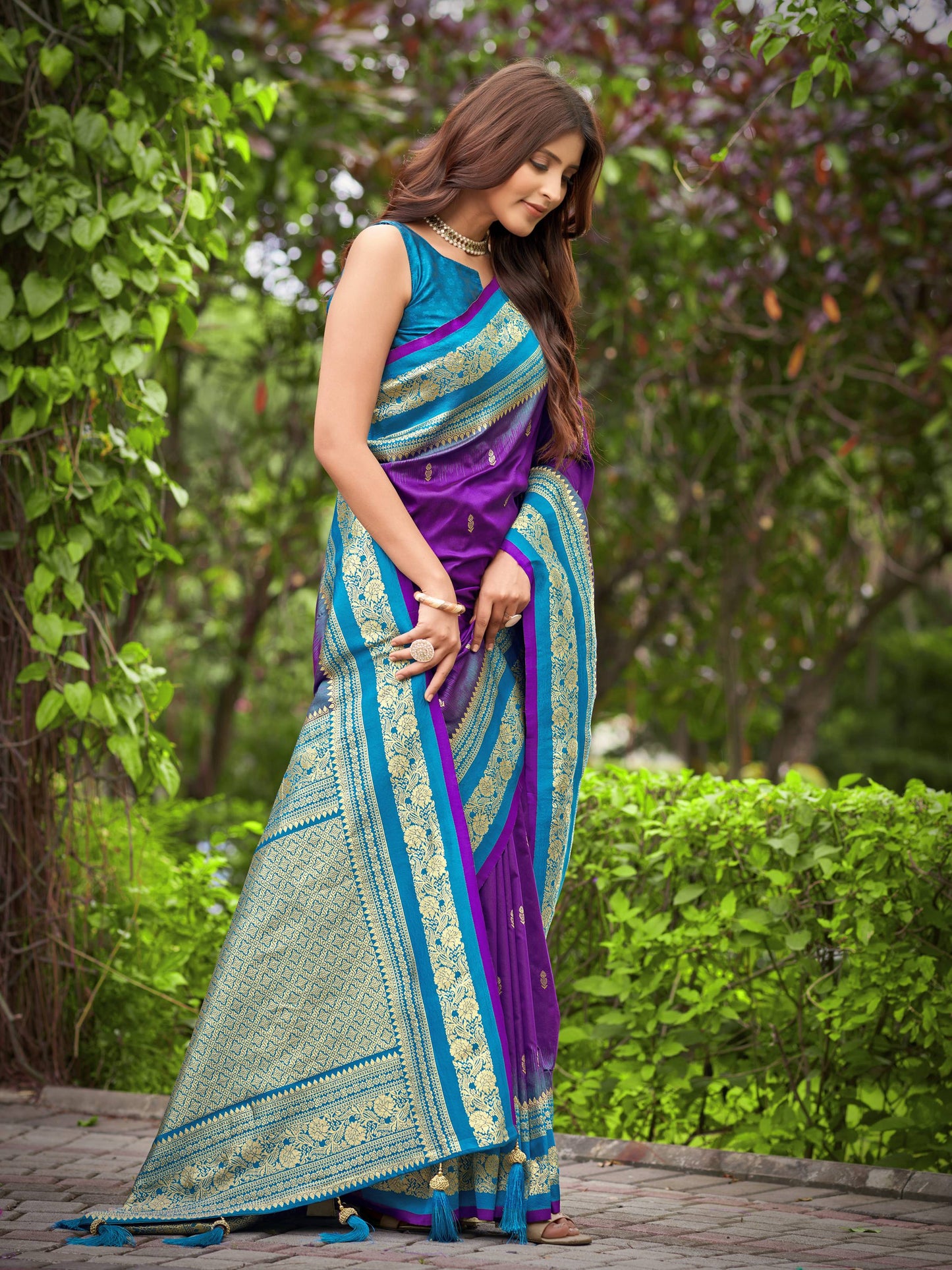 MANOHARI Banarasi Silk Blend Jacquard Work Saree - Purple