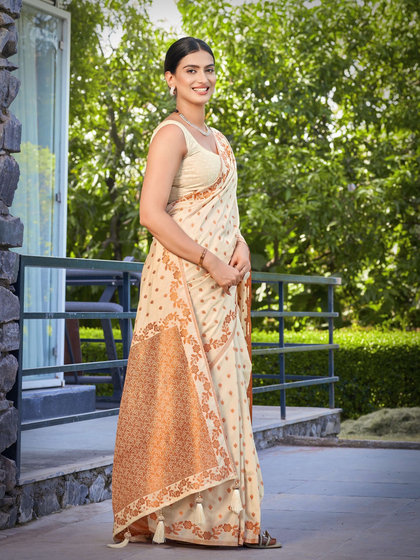 MANOHARI Banarasi Silk Blend Jacquard Work Saree - Beige