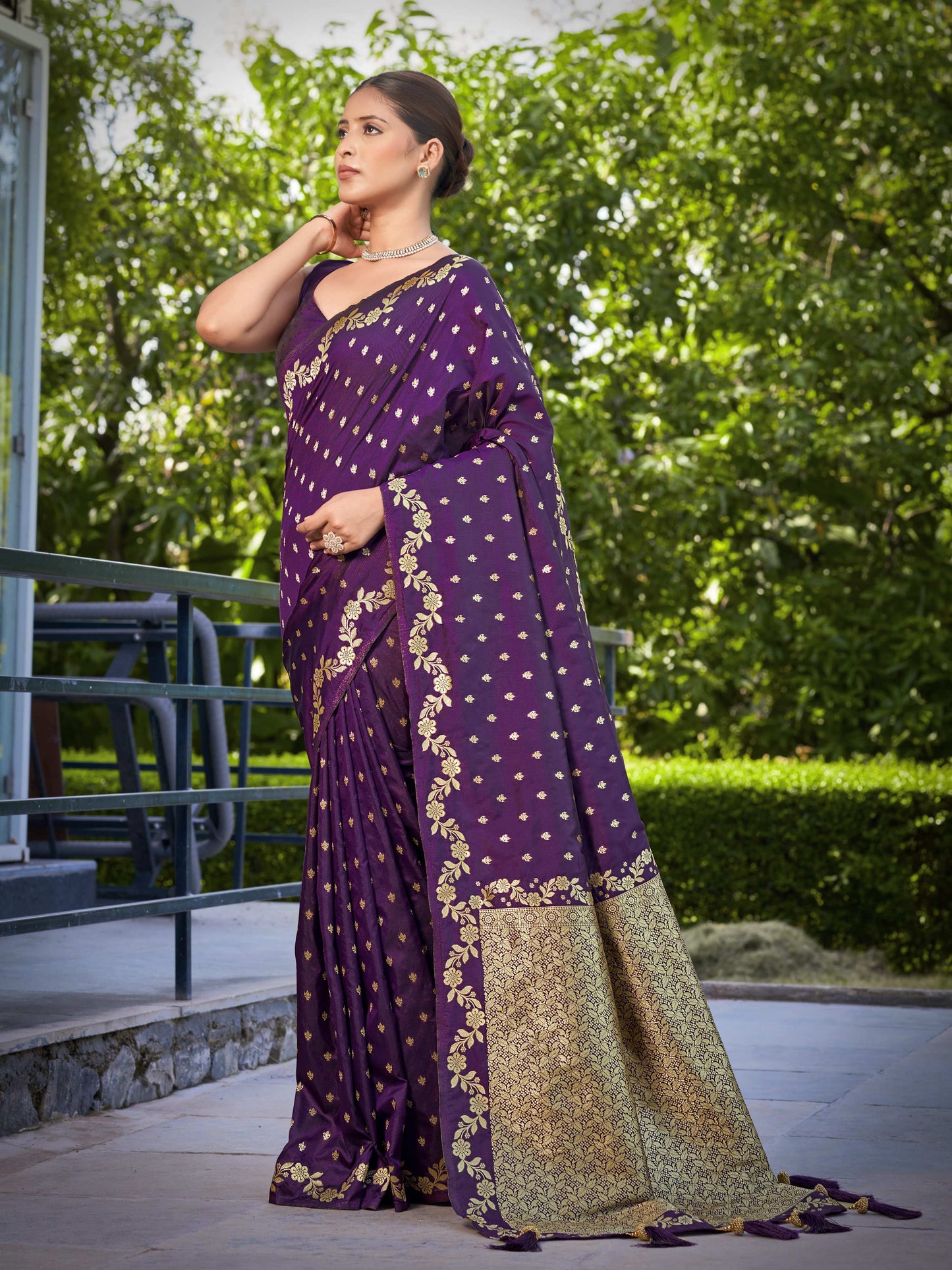MANOHARI Banarasi Silk Blend Jacquard Work Saree - Purple