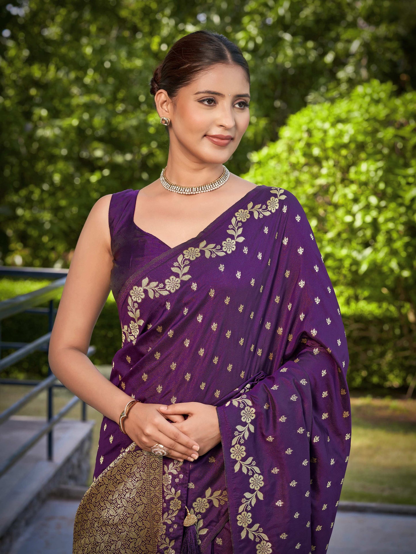 MANOHARI Banarasi Silk Blend Jacquard Work Saree - Purple
