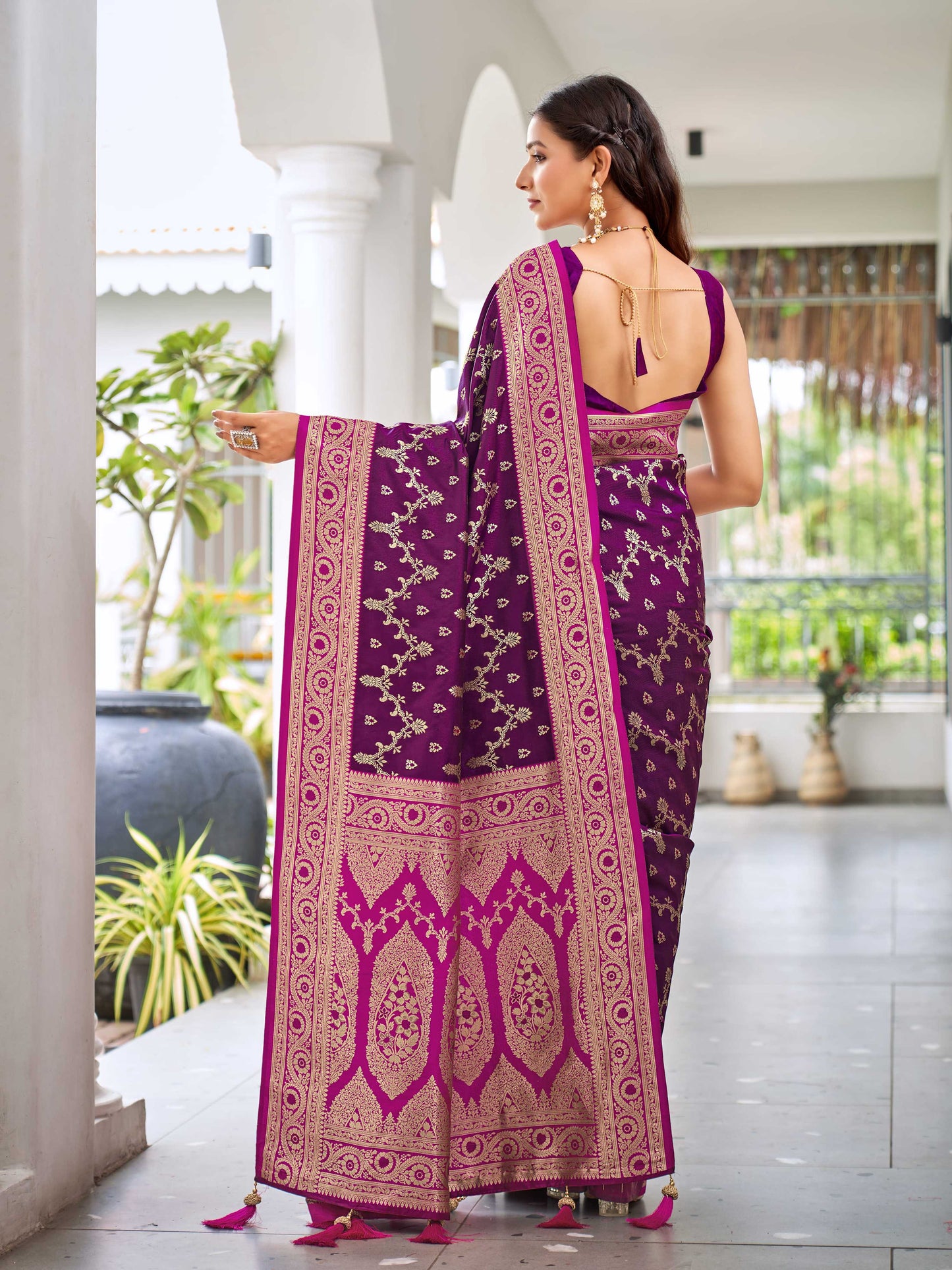 MANOHARI Banarasi Silk Blend Jacquard Work Saree - Purple