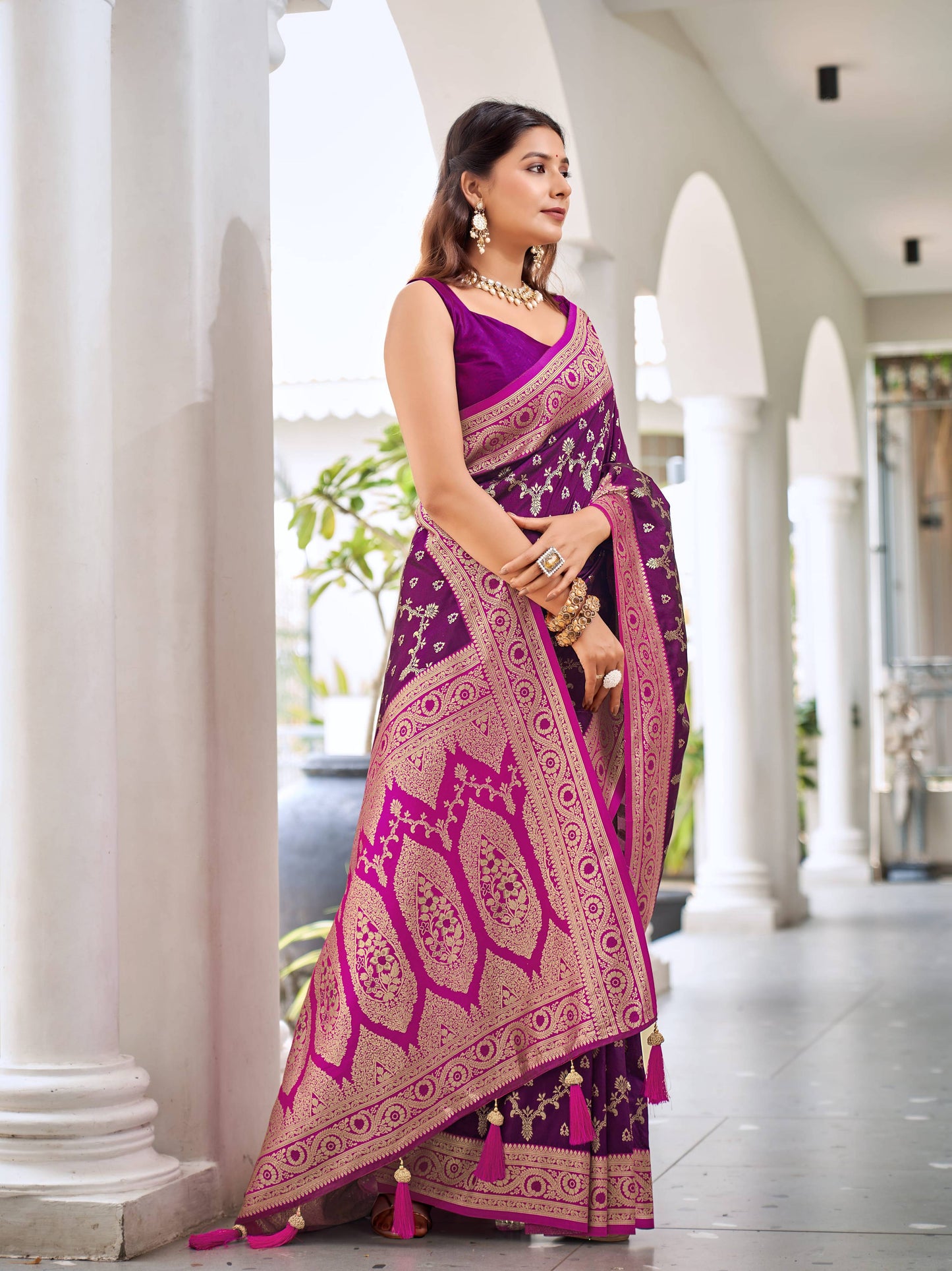 MANOHARI Banarasi Silk Blend Jacquard Work Saree - Purple