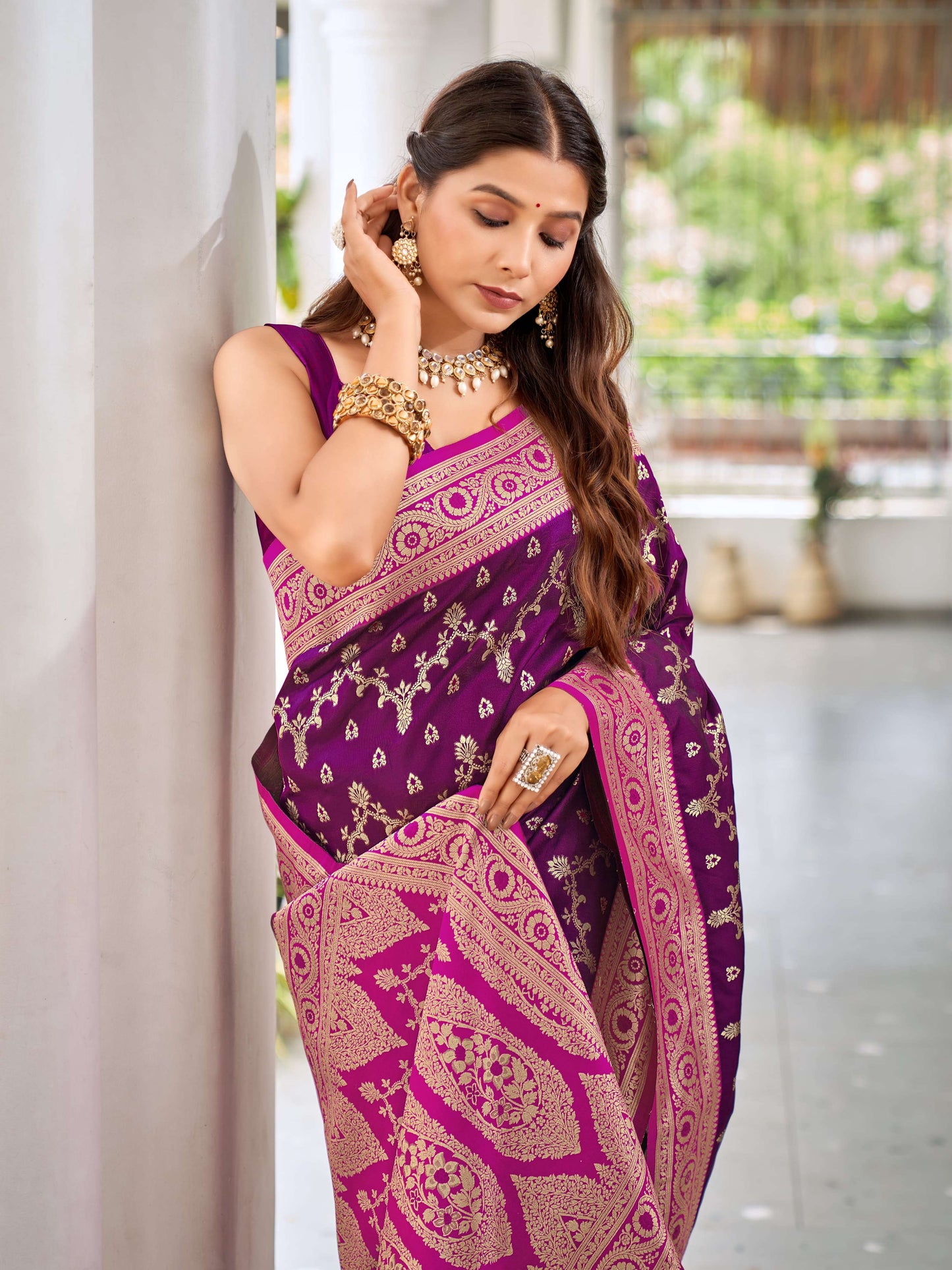 MANOHARI Banarasi Silk Blend Jacquard Work Saree - Purple