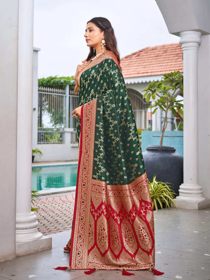 MANOHARI Banarasi Silk Blend Jacquard Work Saree - Green