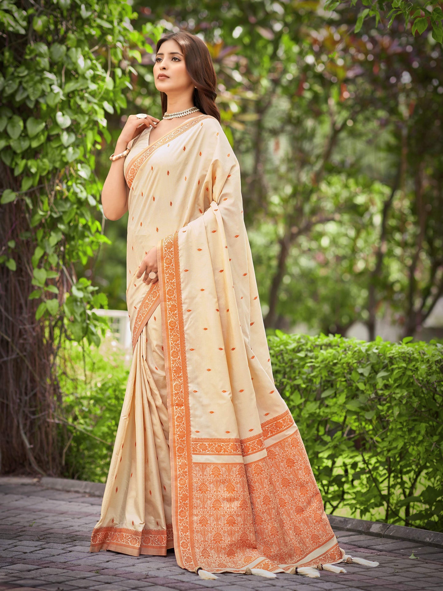 MANOHARI Banarasi Silk Blend Jacquard Work Saree - Beige