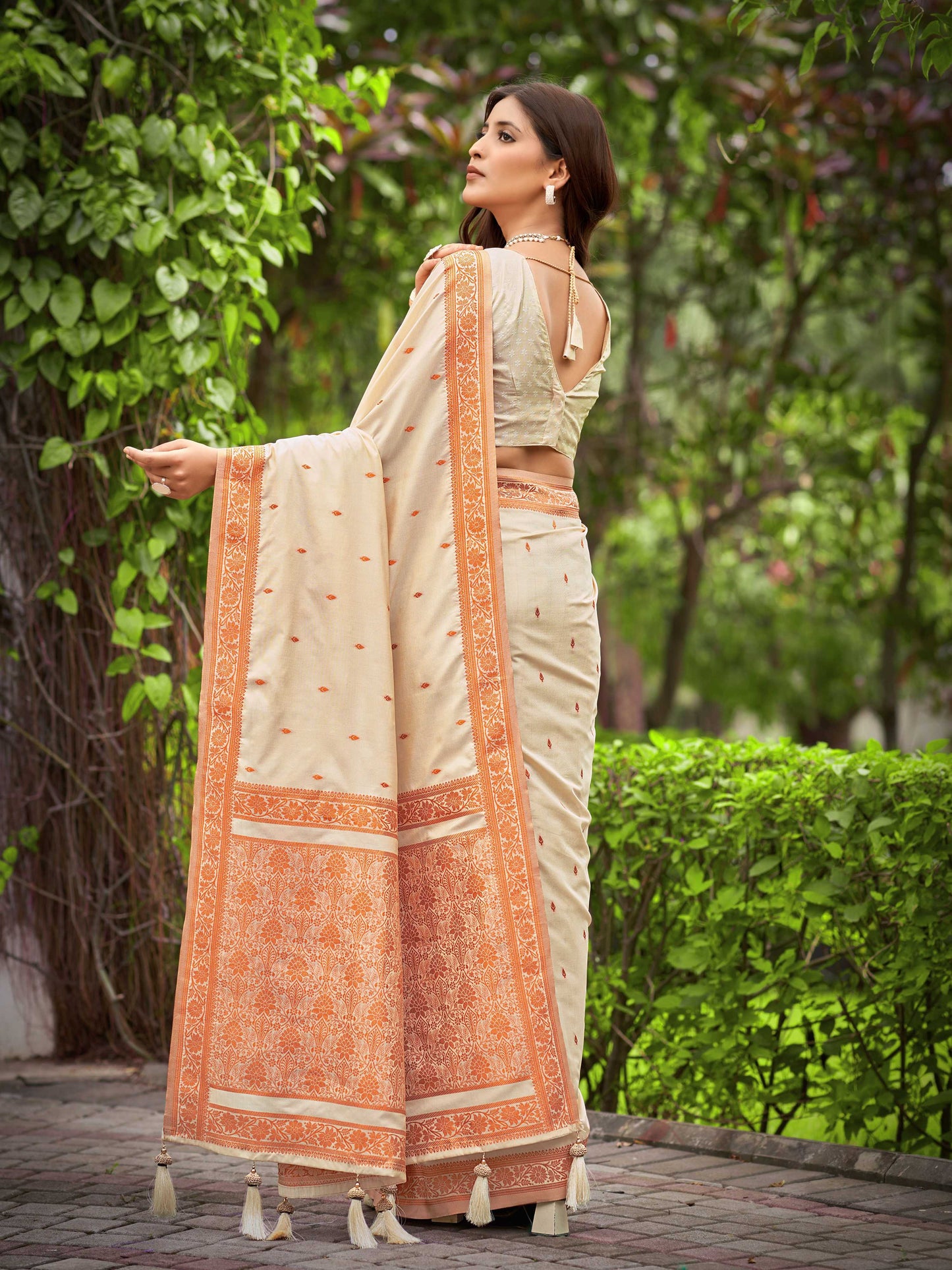 MANOHARI Banarasi Silk Blend Jacquard Work Saree - Beige