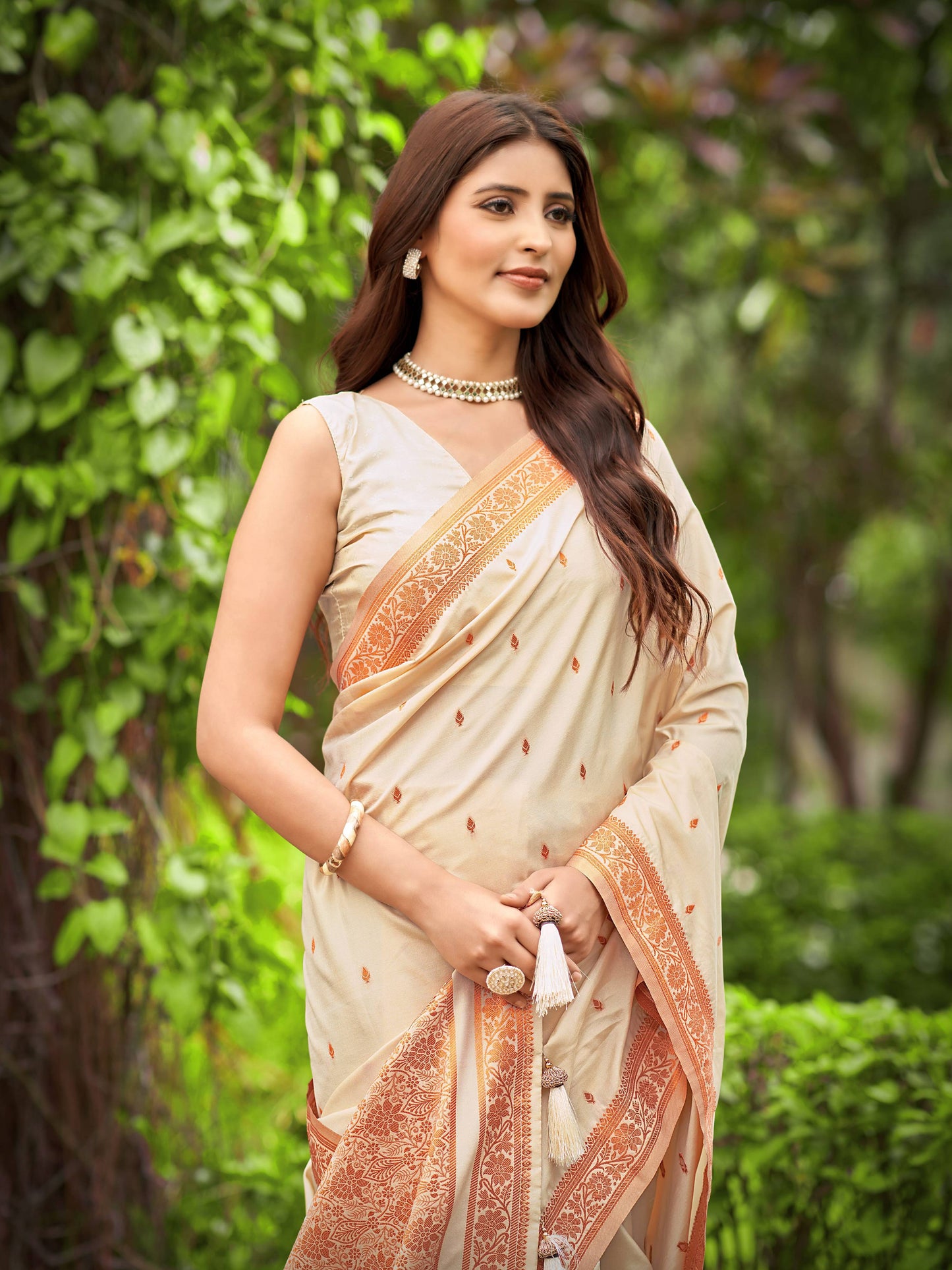 MANOHARI Banarasi Silk Blend Jacquard Work Saree - Beige