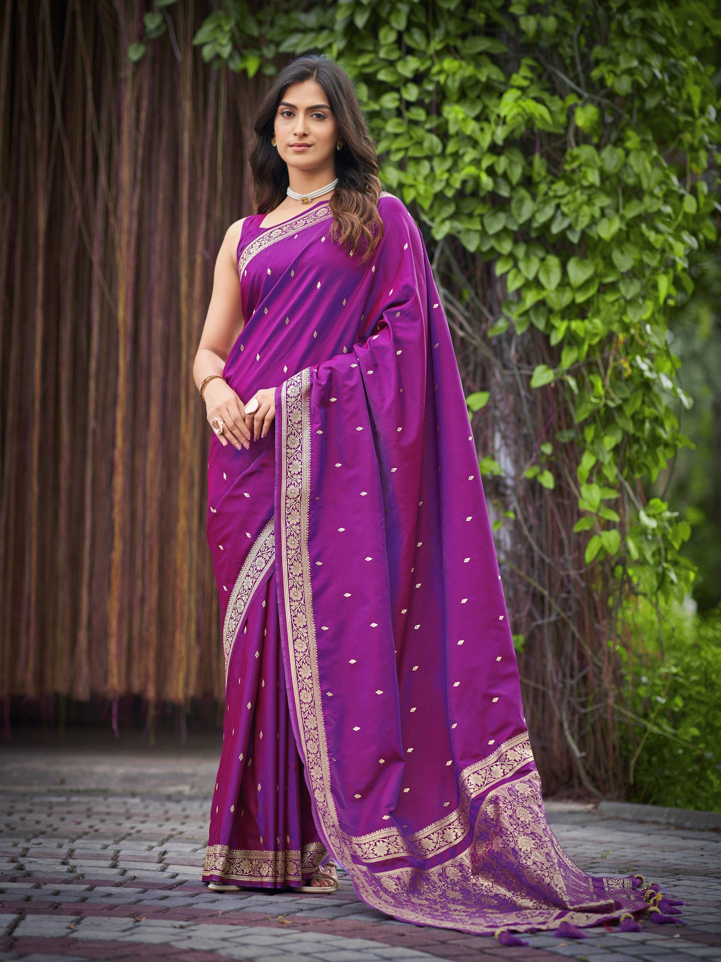 MANOHARI Banarasi Silk Blend Jacquard Work Saree - Purple