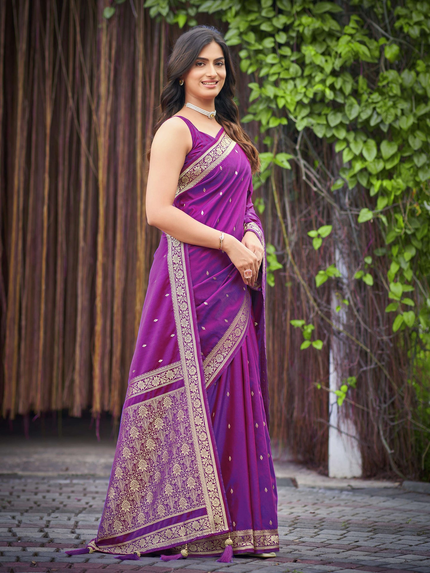MANOHARI Banarasi Silk Blend Jacquard Work Saree - Purple