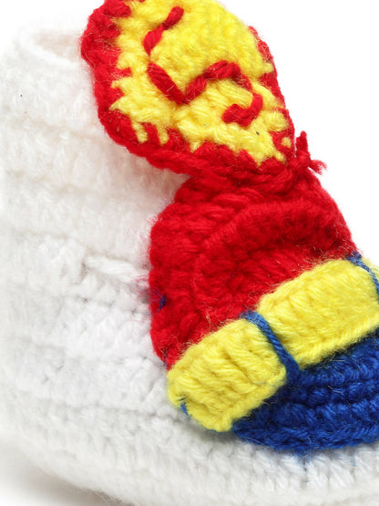 Chutput Kids Woollen Hand Knitted Letter S Detailed Booties - White