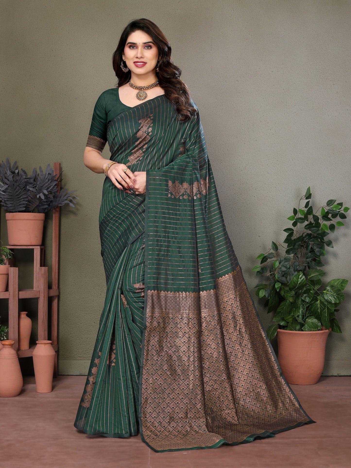 Vedant Vastram Litchi Silk Banarasi Silk Saree - Bottle Green