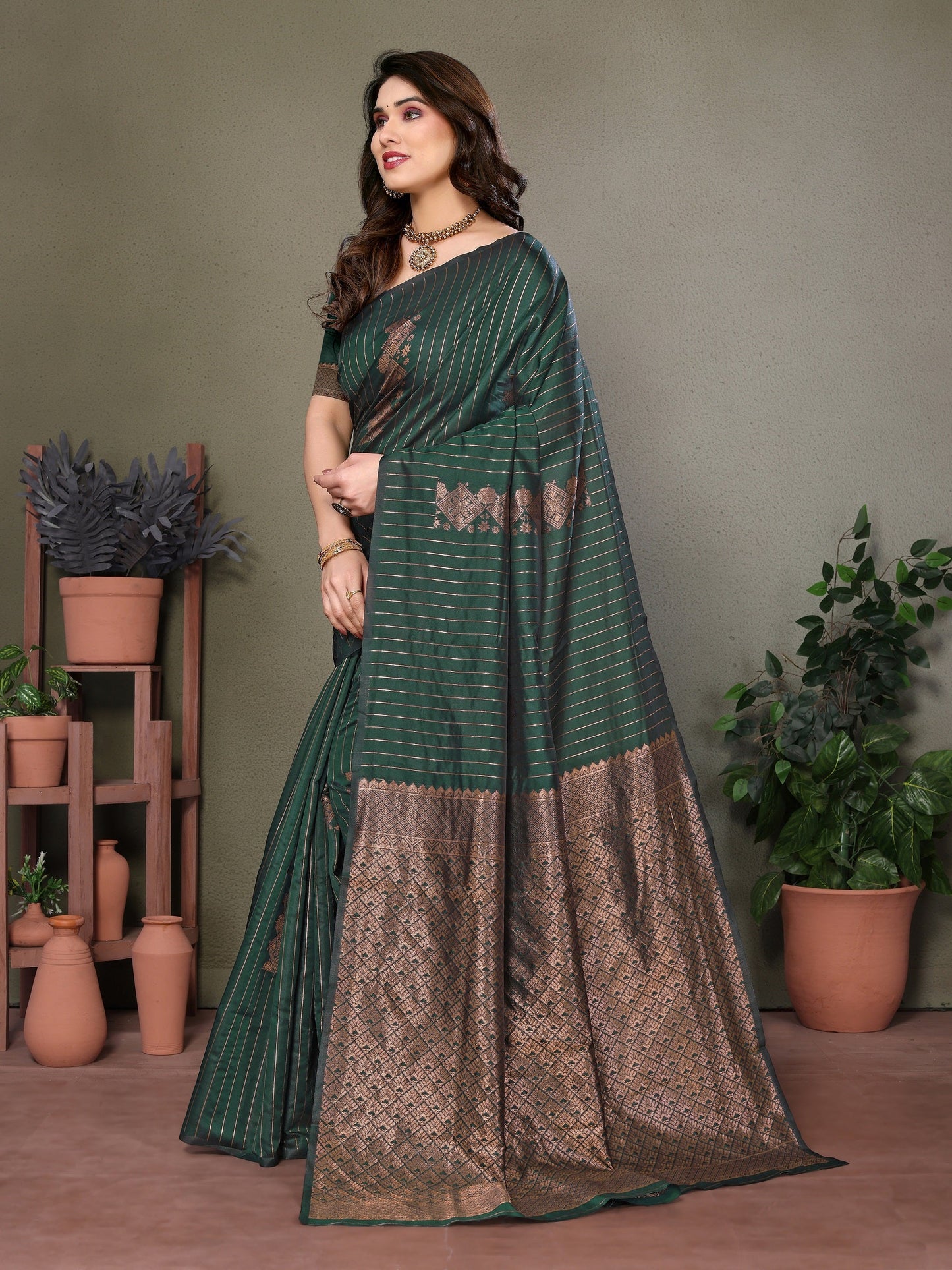 Vedant Vastram Litchi Silk Banarasi Silk Saree - Bottle Green
