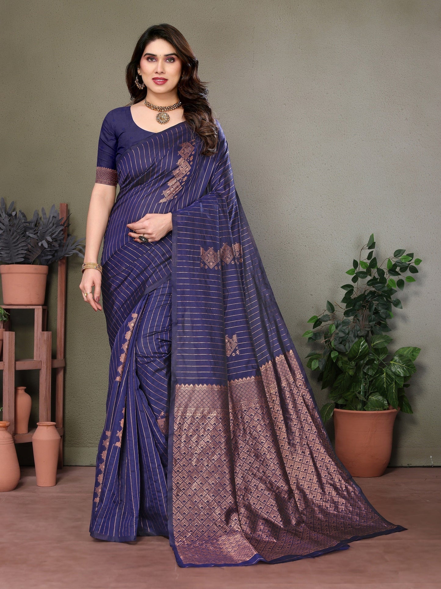 Vedant Vastram Litchi Silk Banarasi Silk Saree - Navy