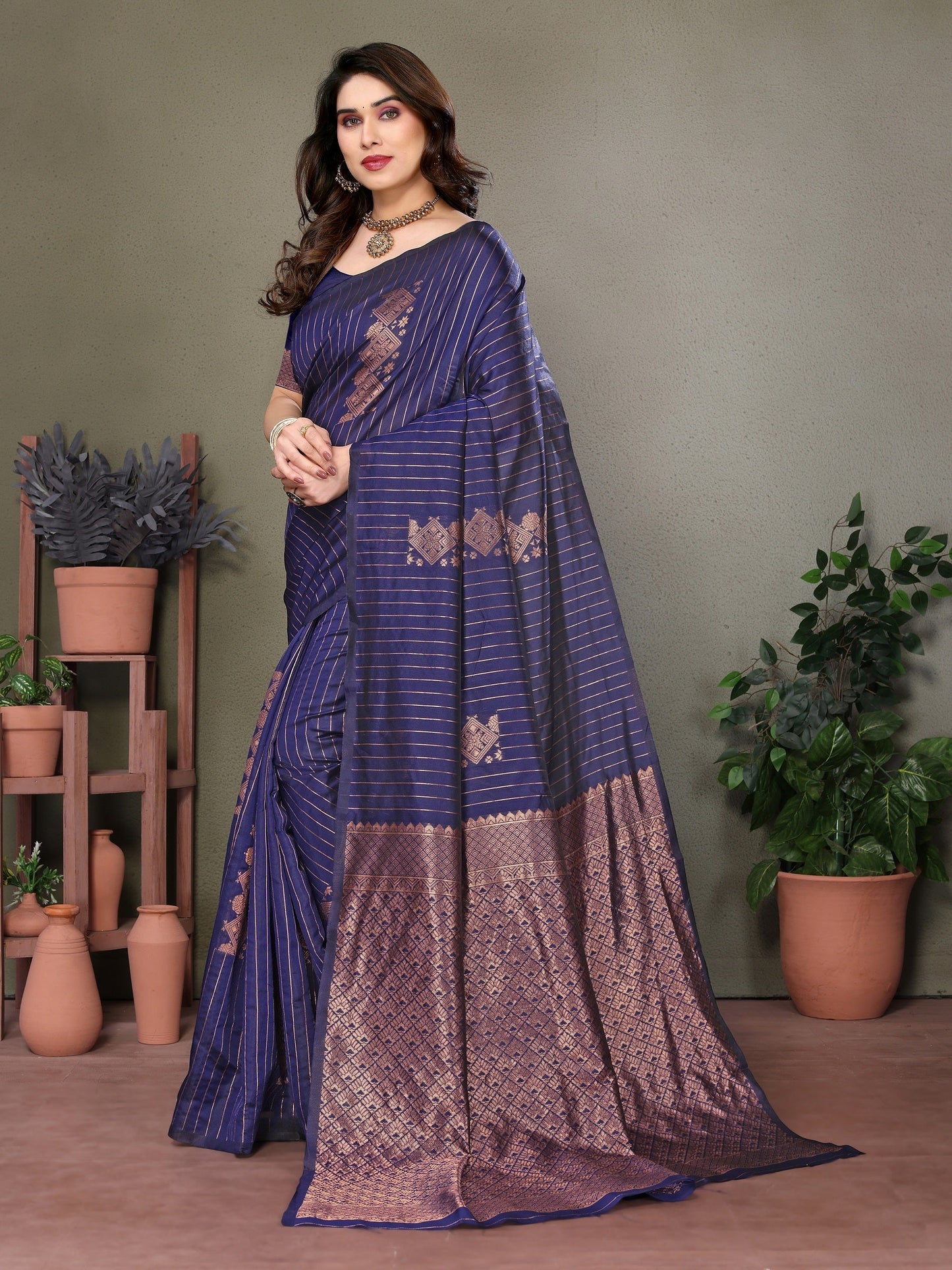 Vedant Vastram Litchi Silk Banarasi Silk Saree - Navy