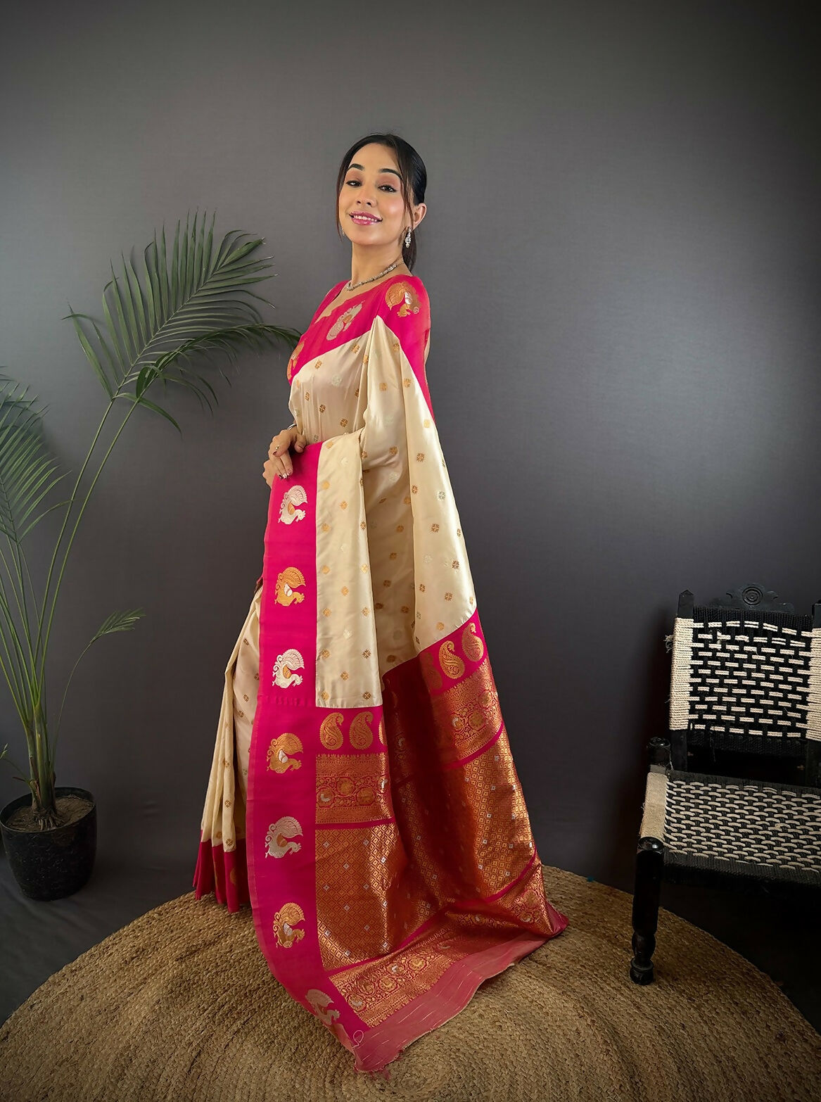 Joban Fashion Pink Butti Banarasi Silk Sarees
