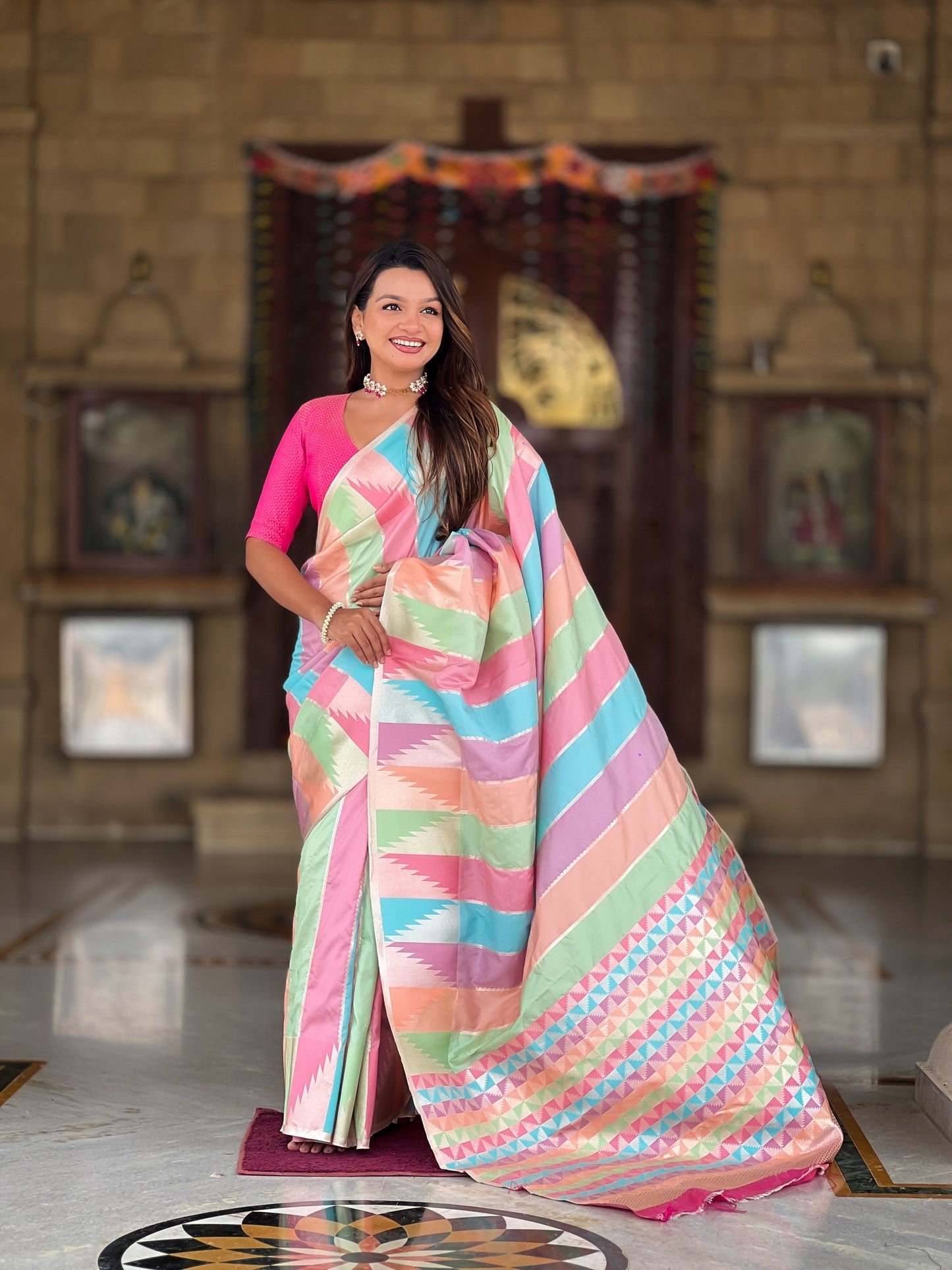 Vedant Vastram Soft Litchi Silk Fancy Jacquard Bollywood Saree - Pink