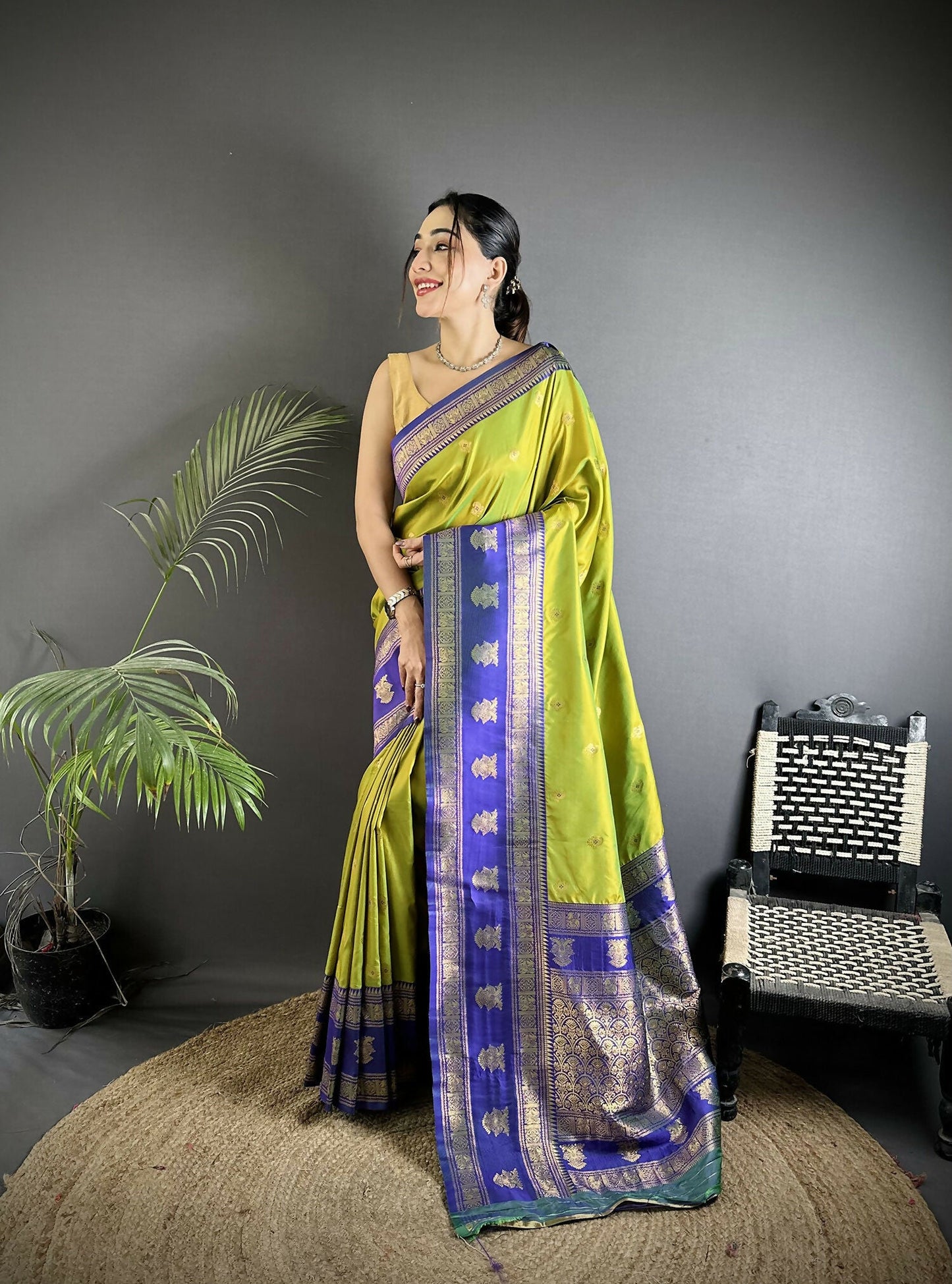 Joban Fashion Green Banarasi Soft Silk Woven Butti Saree