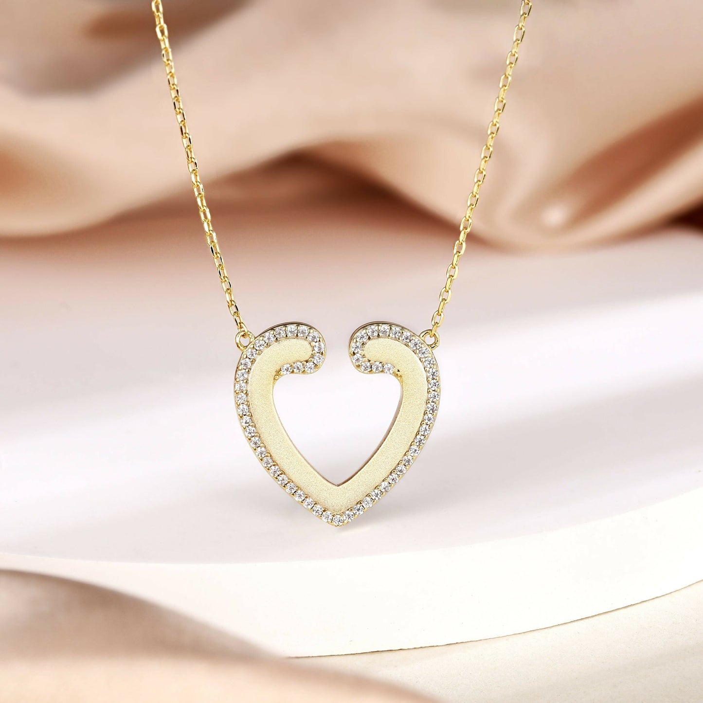 Cauer CAUER 925 Sterling Silver Moissanite Round Pendant Chain