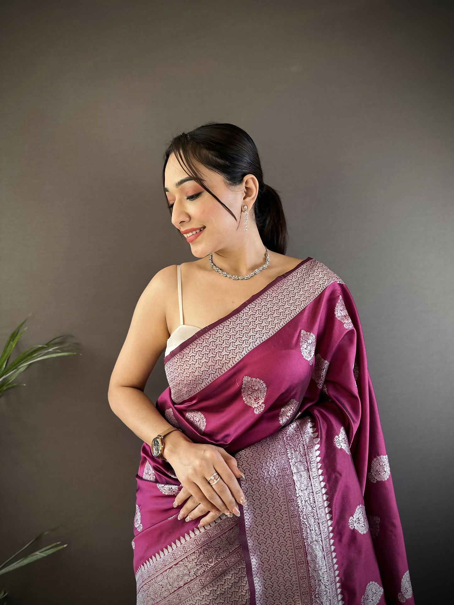 Joban Fashion Magenta Floral Motifs Soft Silk Banarasi Saree