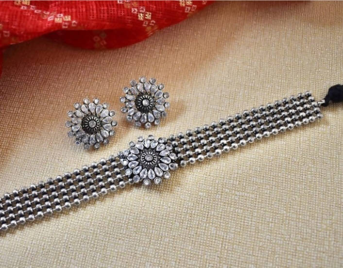 Mominos Fashion Silver color Necklace with Kundan work Mangalsutra