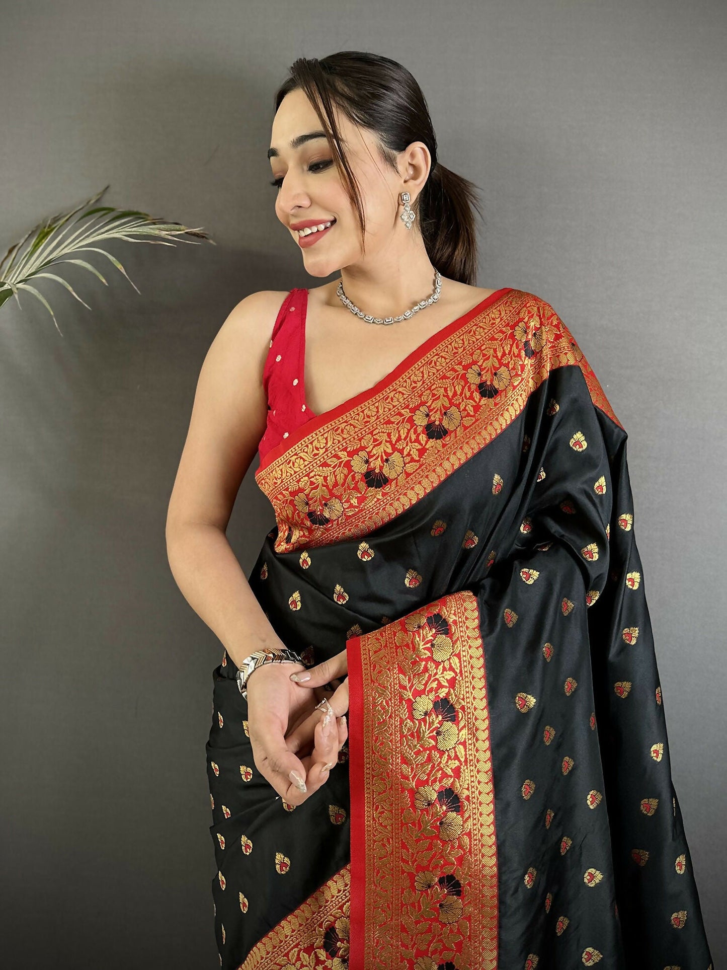Joban Fashion Black Intricate Motifs Soft Silk Banarasi Saree