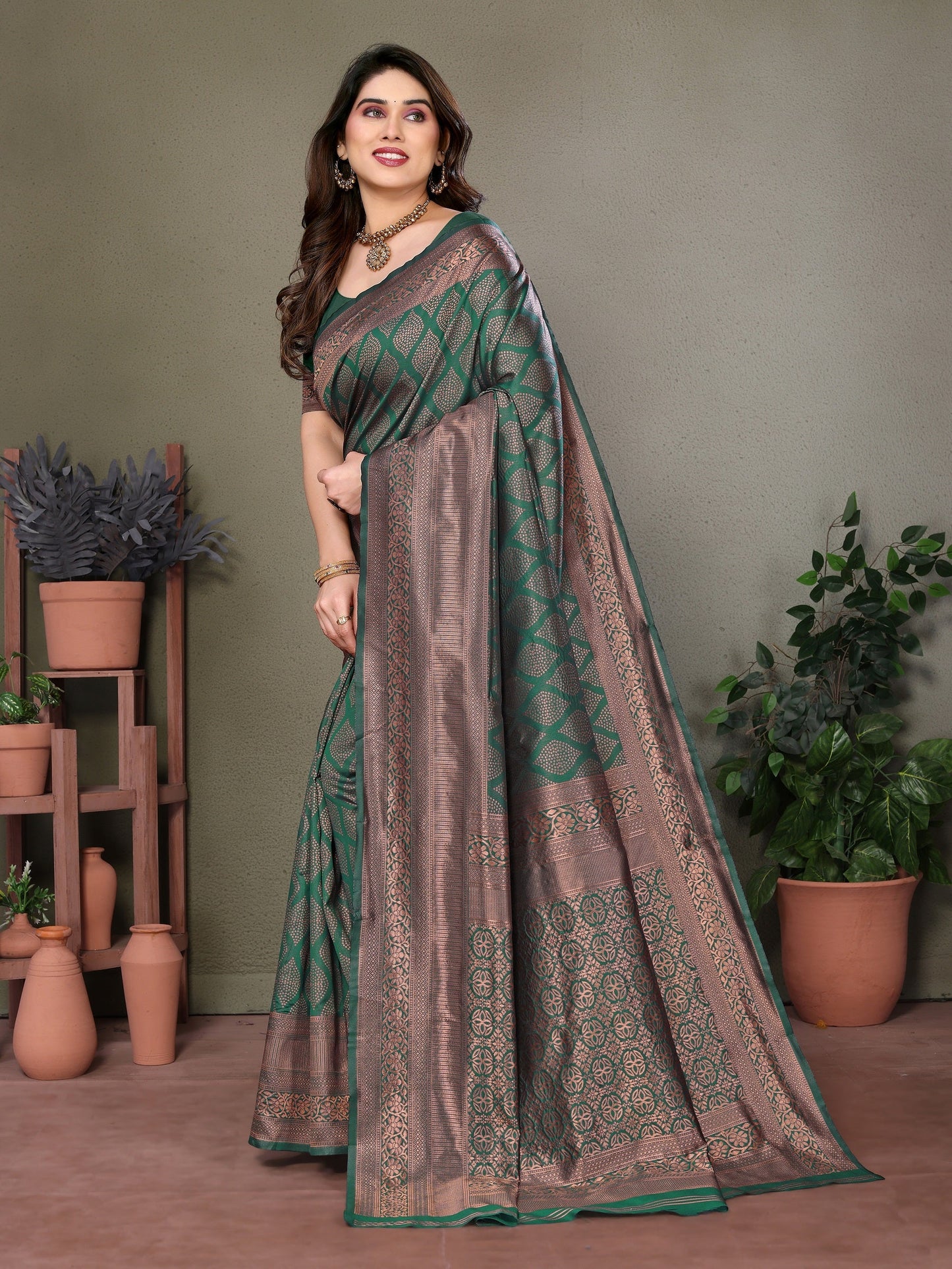 Vedant Vastram Litchi Silk Banarasi Silk Saree - Bottle Green