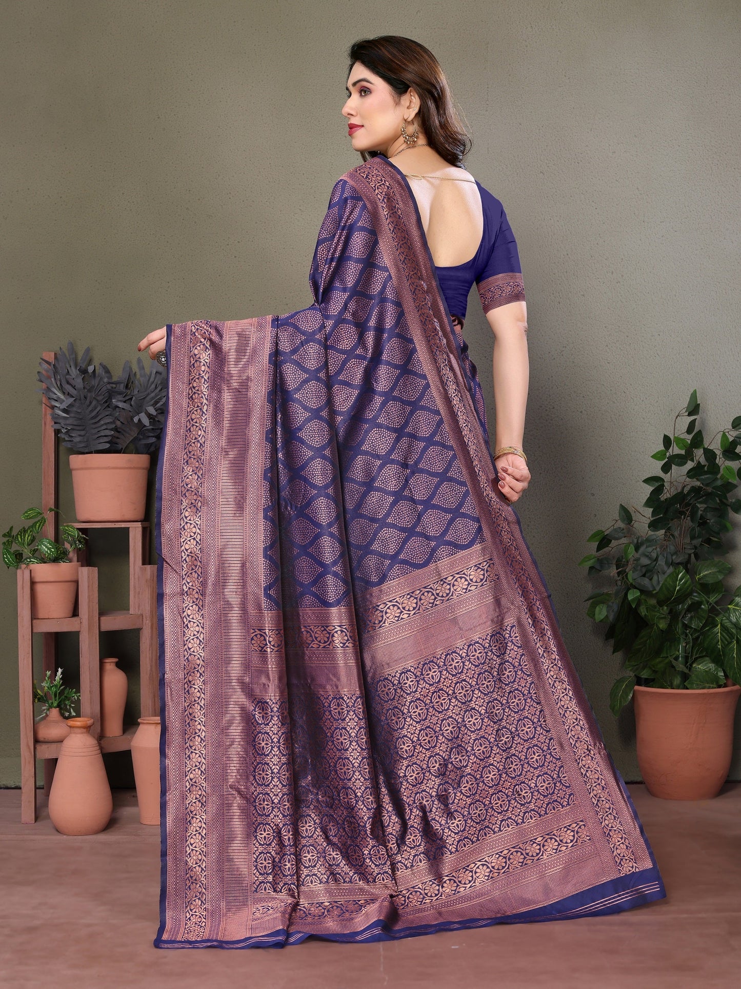 Vedant Vastram Litchi Silk Banarasi Silk Saree - Navy