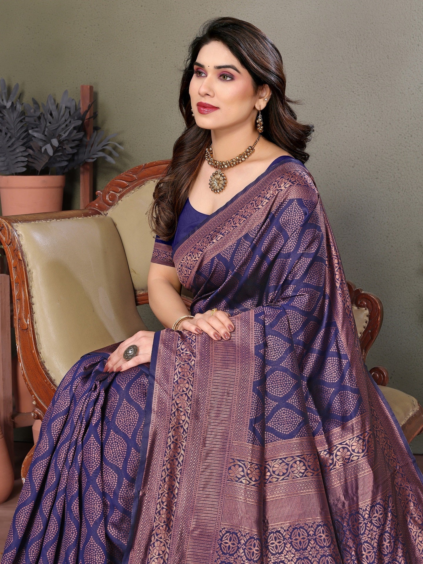 Vedant Vastram Litchi Silk Banarasi Silk Saree - Navy