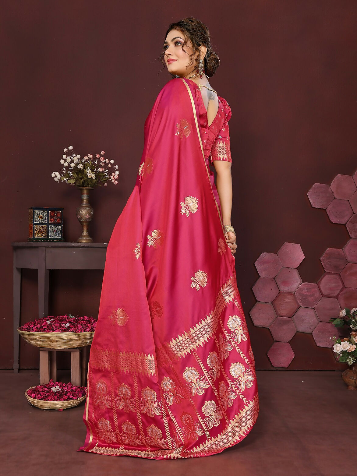 Joban Fashion Pink Floral Motifs Banarasi Silk Sarees