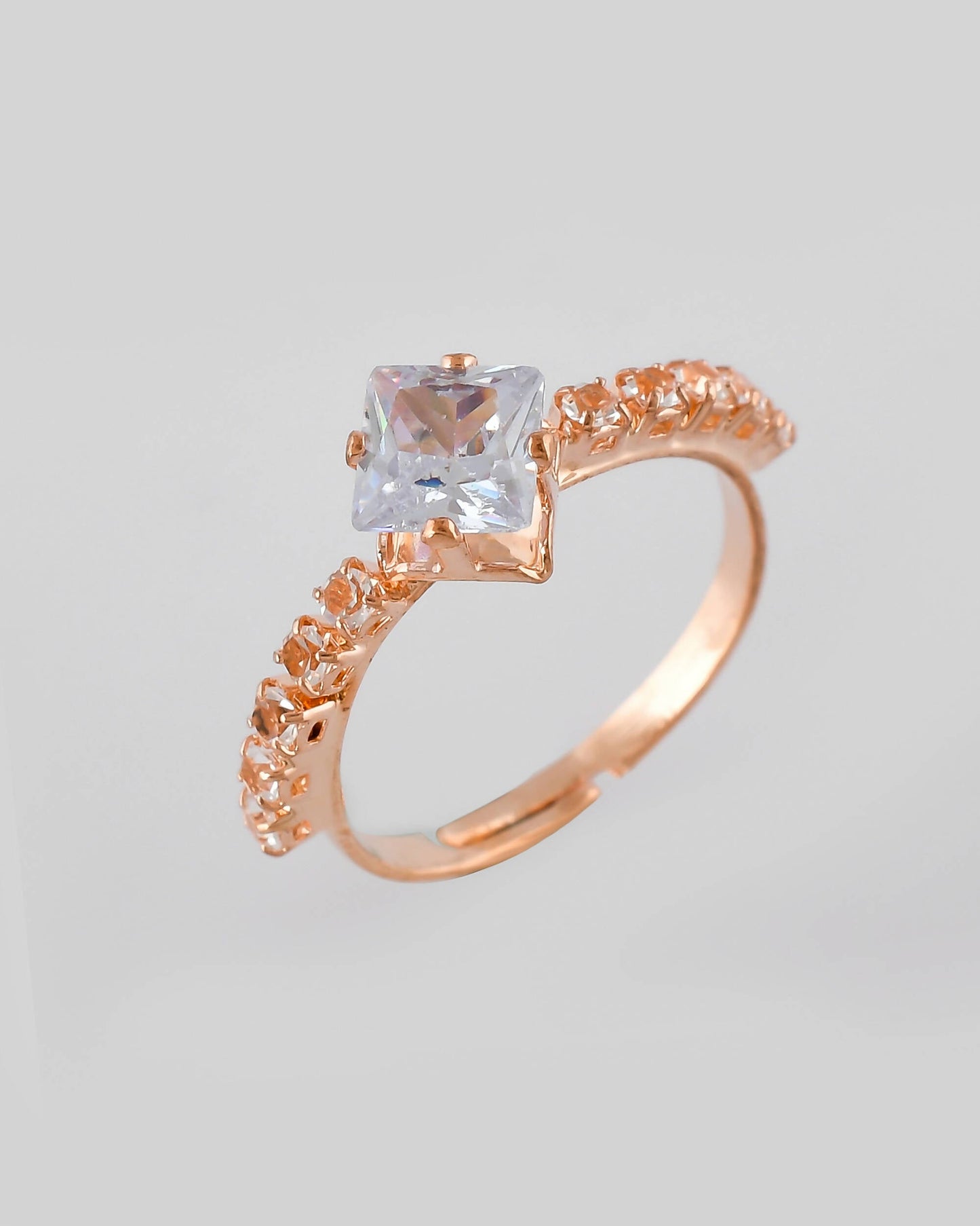VOJ white CZ-detail Stainless Steel Cubic Zirconia Gold-Polished adjustable finger Ring